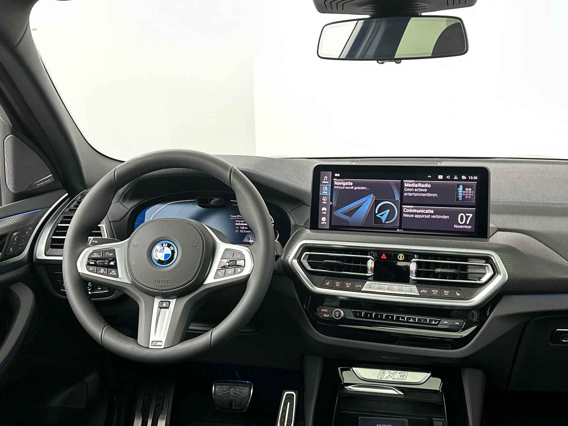 BMW iX3 High Executive Glazen Panoramdak | Head-Up Display | Harman Kardon | Trekhaak - 29/30