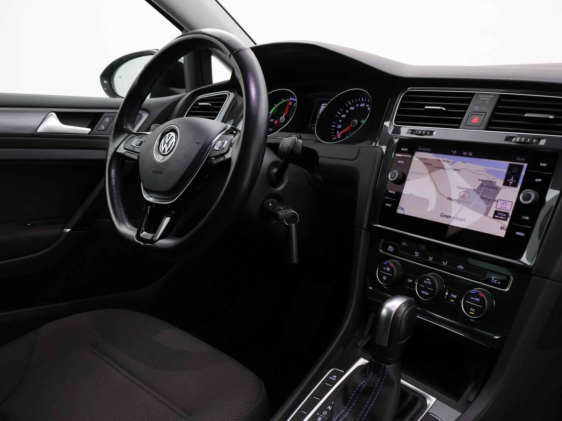 Volkswagen e-Golf E-DITION + FULL LED / ADAPTIVE CRUISE / CAMERA / NAVIGATIE / 17 INCH LMV - 4/40