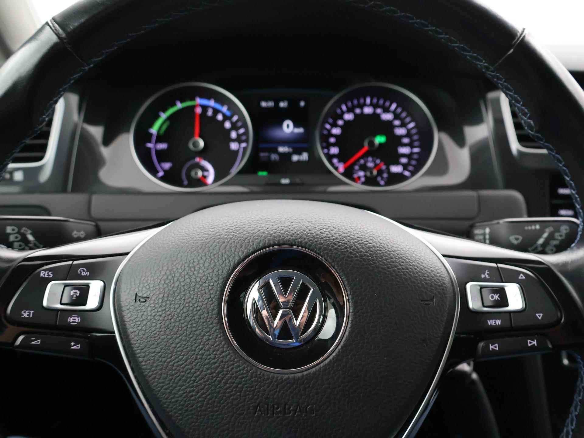 Volkswagen e-Golf E-DITION + FULL LED / ADAPTIVE CRUISE / CAMERA / NAVIGATIE / 17 INCH LMV - 6/40