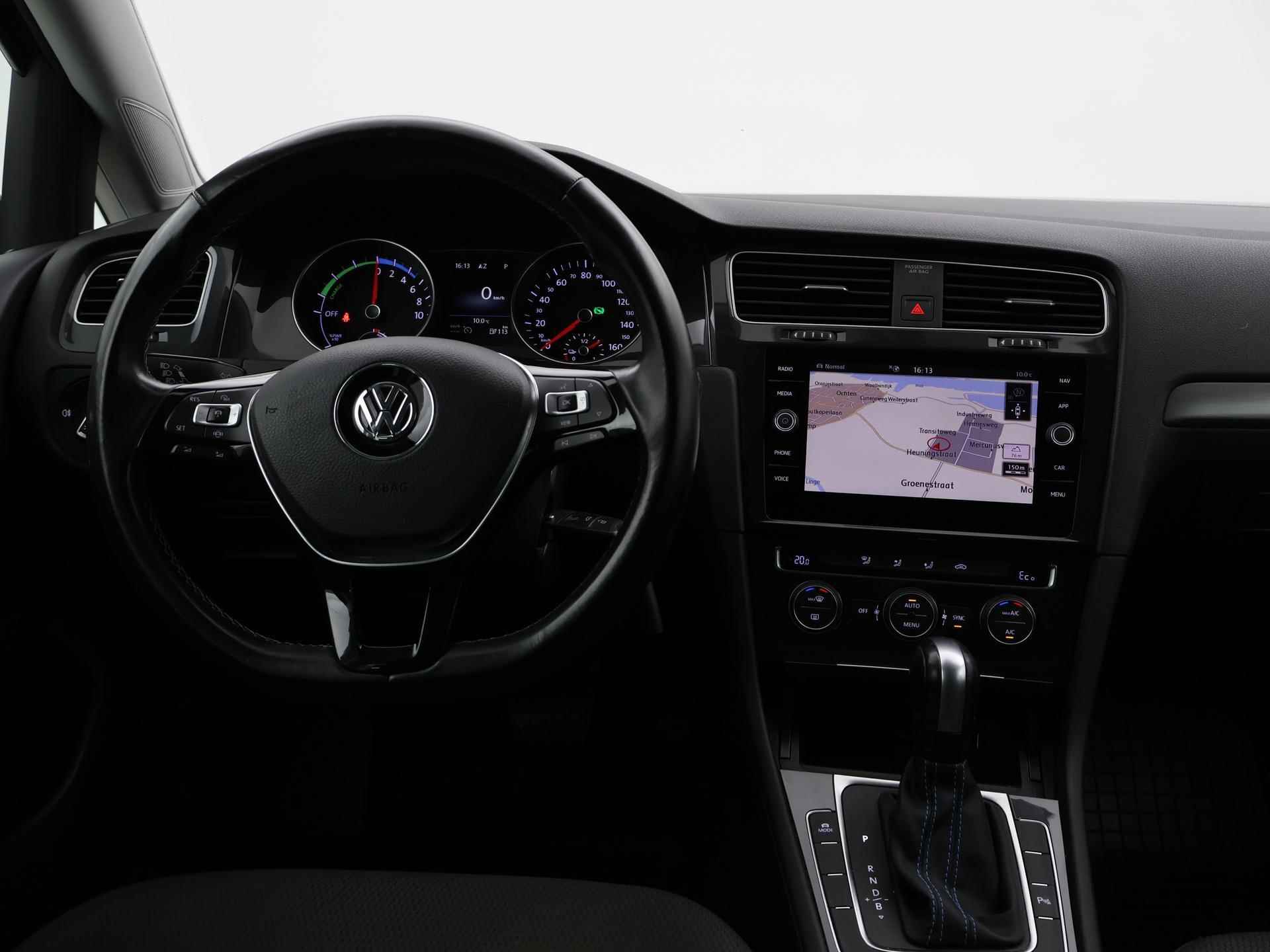 Volkswagen e-Golf E-DITION + FULL LED / ADAPTIVE CRUISE / CAMERA / NAVIGATIE / 17 INCH LMV - 22/40