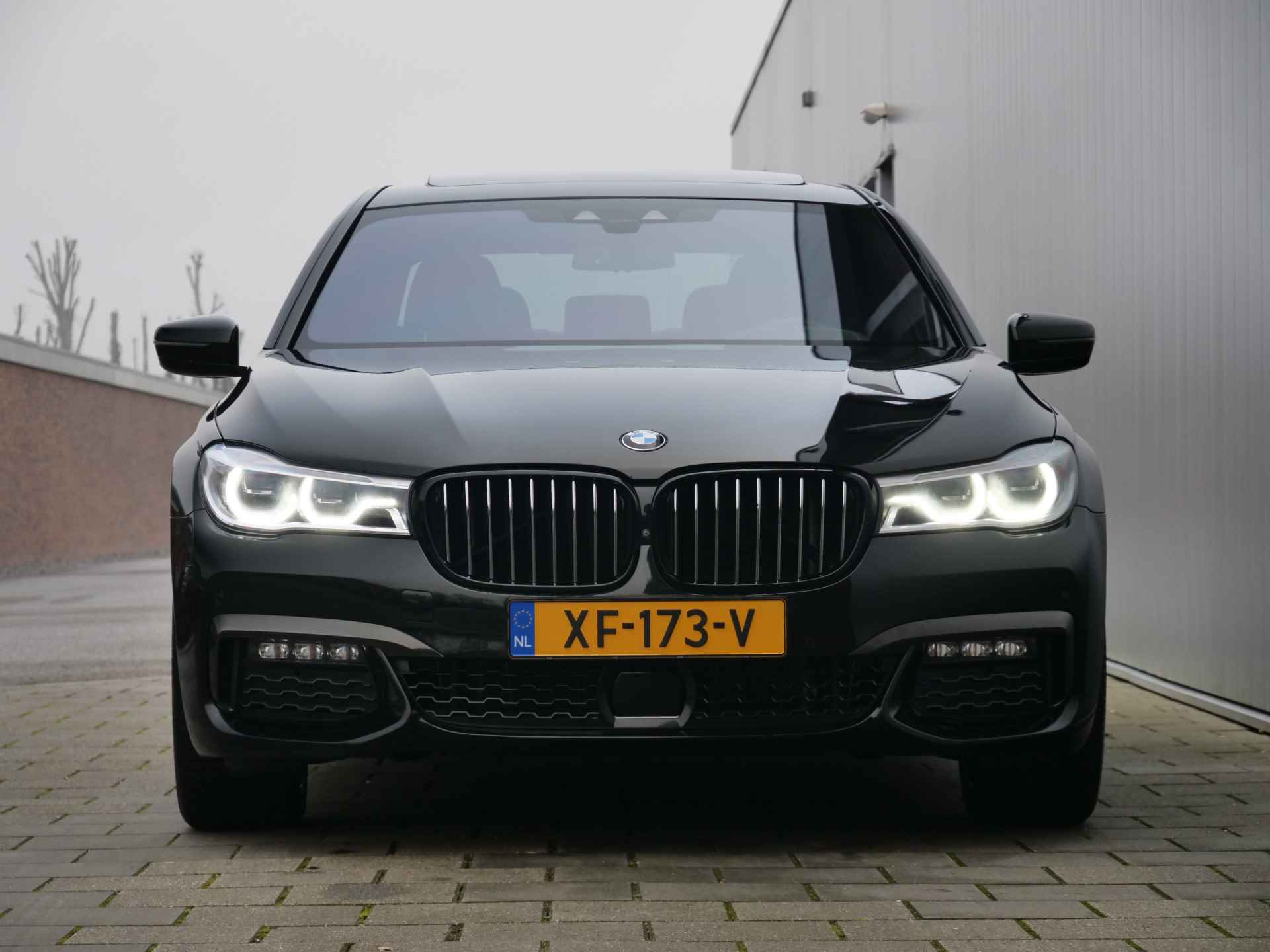 BMW 7 Serie 740e iPerformance High Executive 326 Pk Automaat Navi / Leer / DAB / Apple Carplay / Schuifdak / M-pakket - 7/57