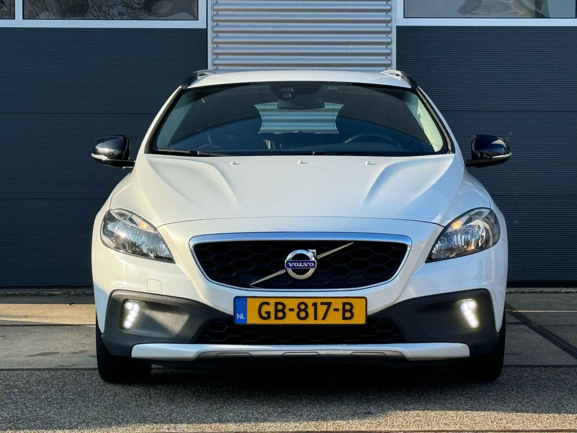 Volvo V40 Cross Country 1.6 T4 Momentum | Trekhaak | Navi - 3/15