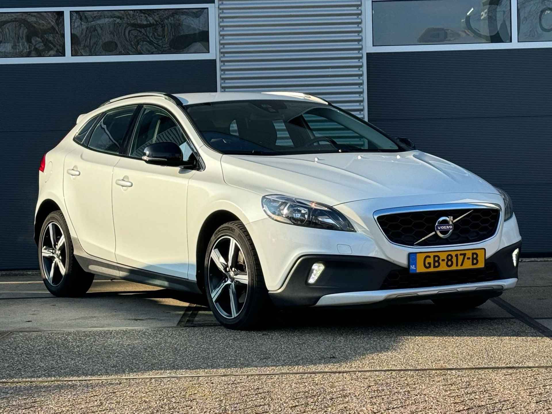 Volvo V40 Cross Country 1.6 T4 Momentum | Trekhaak | Navi - 4/15