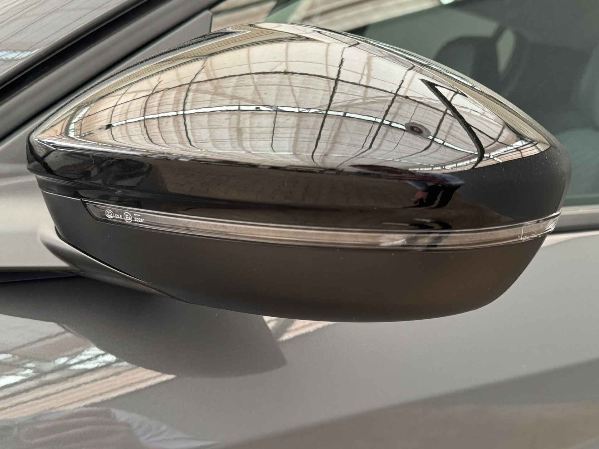 Peugeot e-208 EV Style 50 kWh | Navigatie | Warmtepomp | Climate | LM 16'' | Carplay/Android Auto | Privacy Glass | Parkeersensoren V+A | - 18/36
