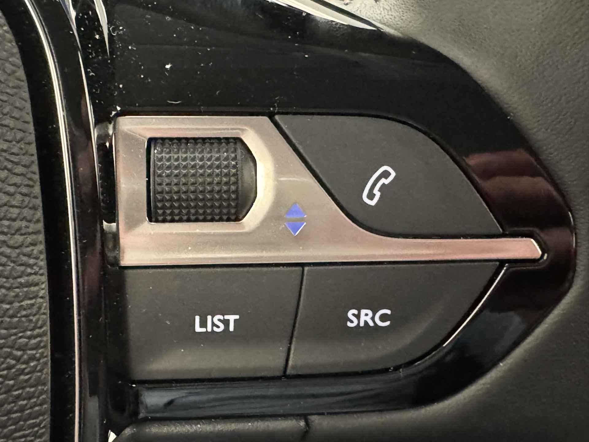 Peugeot e-208 EV Style 50 kWh | Navigatie | Warmtepomp | Climate | LM 16'' | Carplay/Android Auto | Privacy Glass | Parkeersensoren V+A | - 24/36