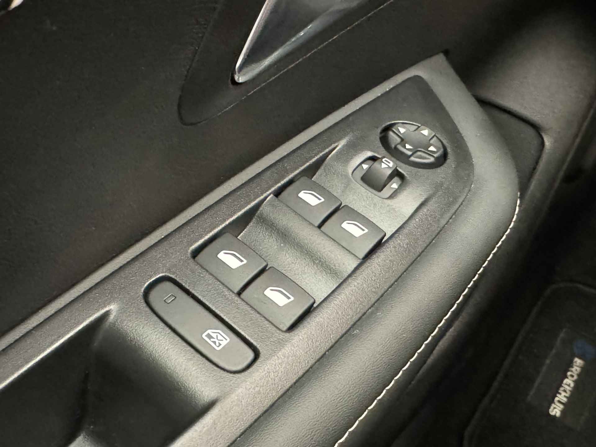 Peugeot e-208 EV Style 50 kWh | Navigatie | Warmtepomp | Climate | LM 16'' | Carplay/Android Auto | Privacy Glass | Parkeersensoren V+A | - 32/36