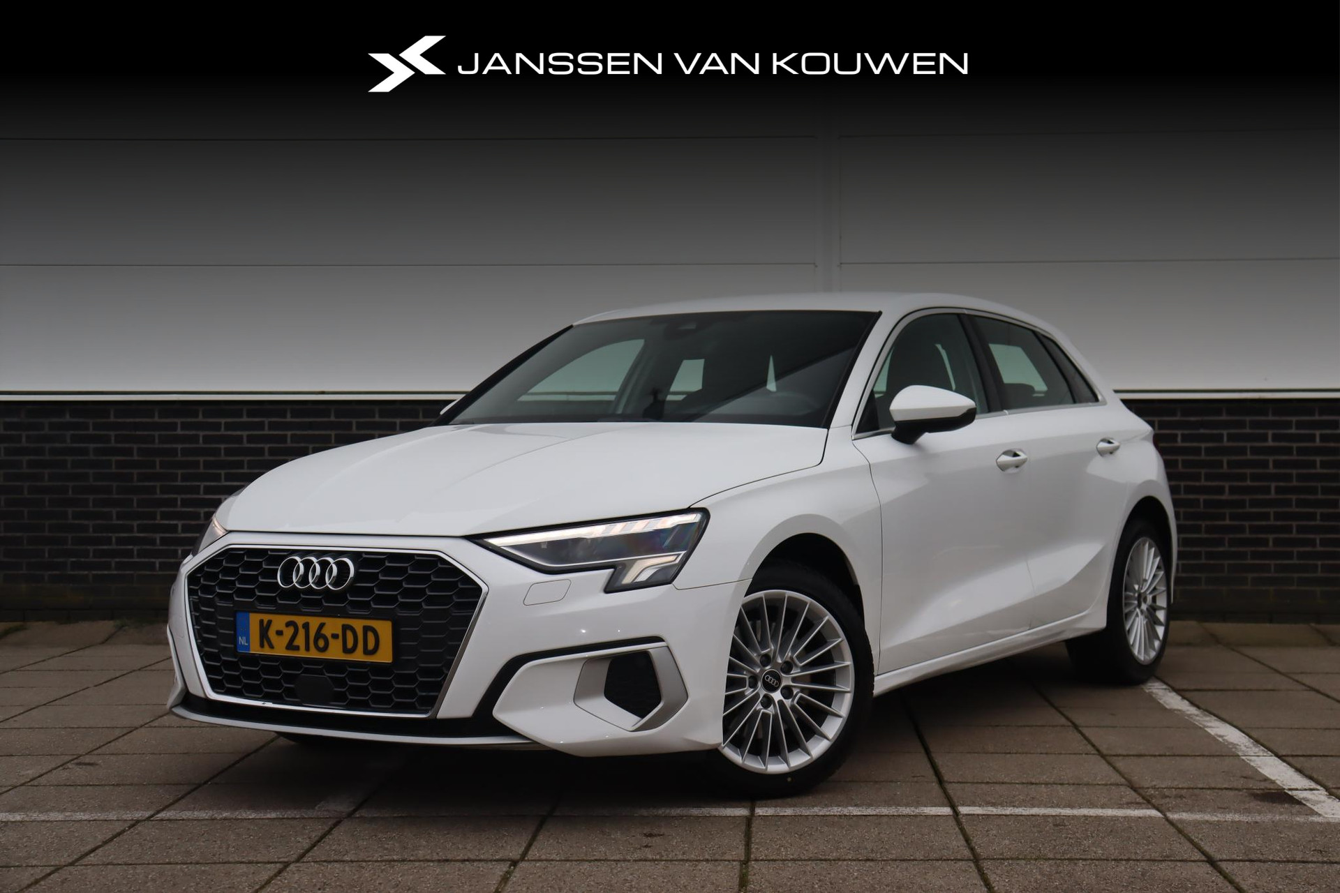 Audi A3 Sportback 30 TFSI Business edition LED Koplampen Navigatie Clima Allseason