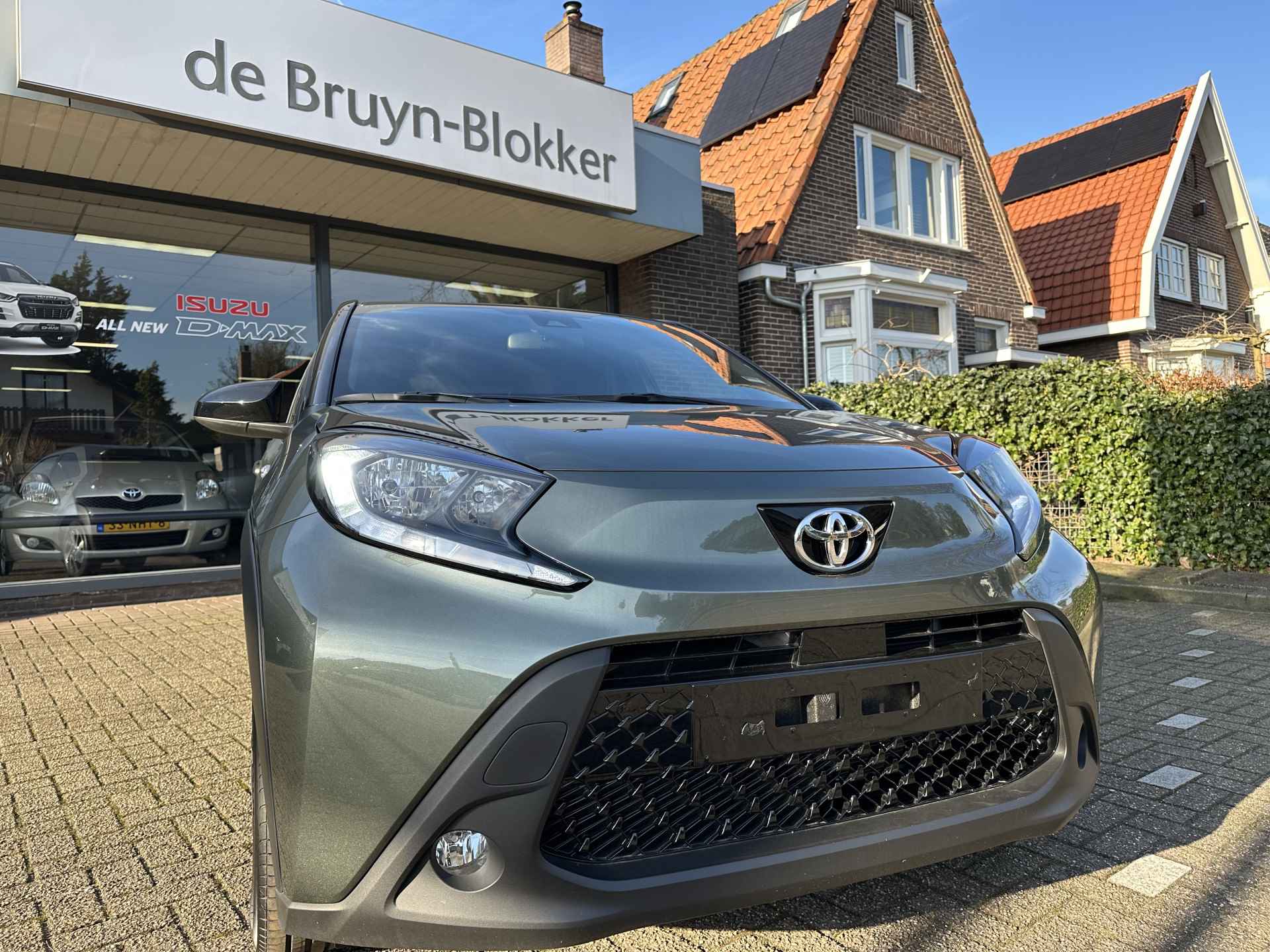 Toyota Aygo X 1.0 VVT-i Pulse Automaat Bi-tone / lichtmetalen velgen / Apple Carplay / Android Auto / parkeercamera / rijklaarprijs - 10/34