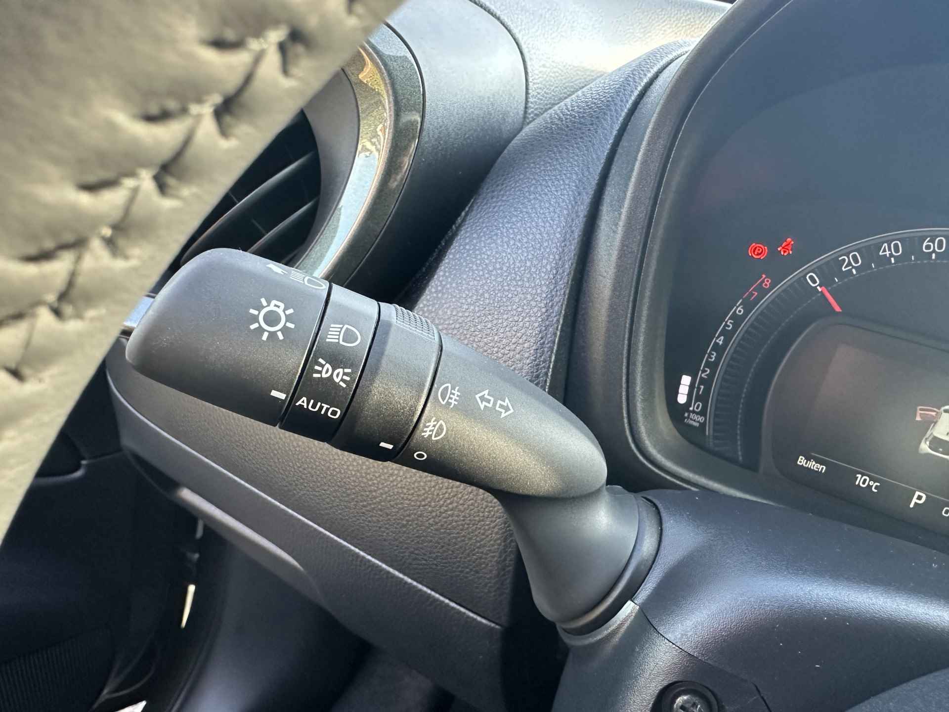 Toyota Aygo X 1.0 VVT-i Pulse Automaat Bi-tone / lichtmetalen velgen / Apple Carplay / Android Auto / parkeercamera / rijklaarprijs - 16/34