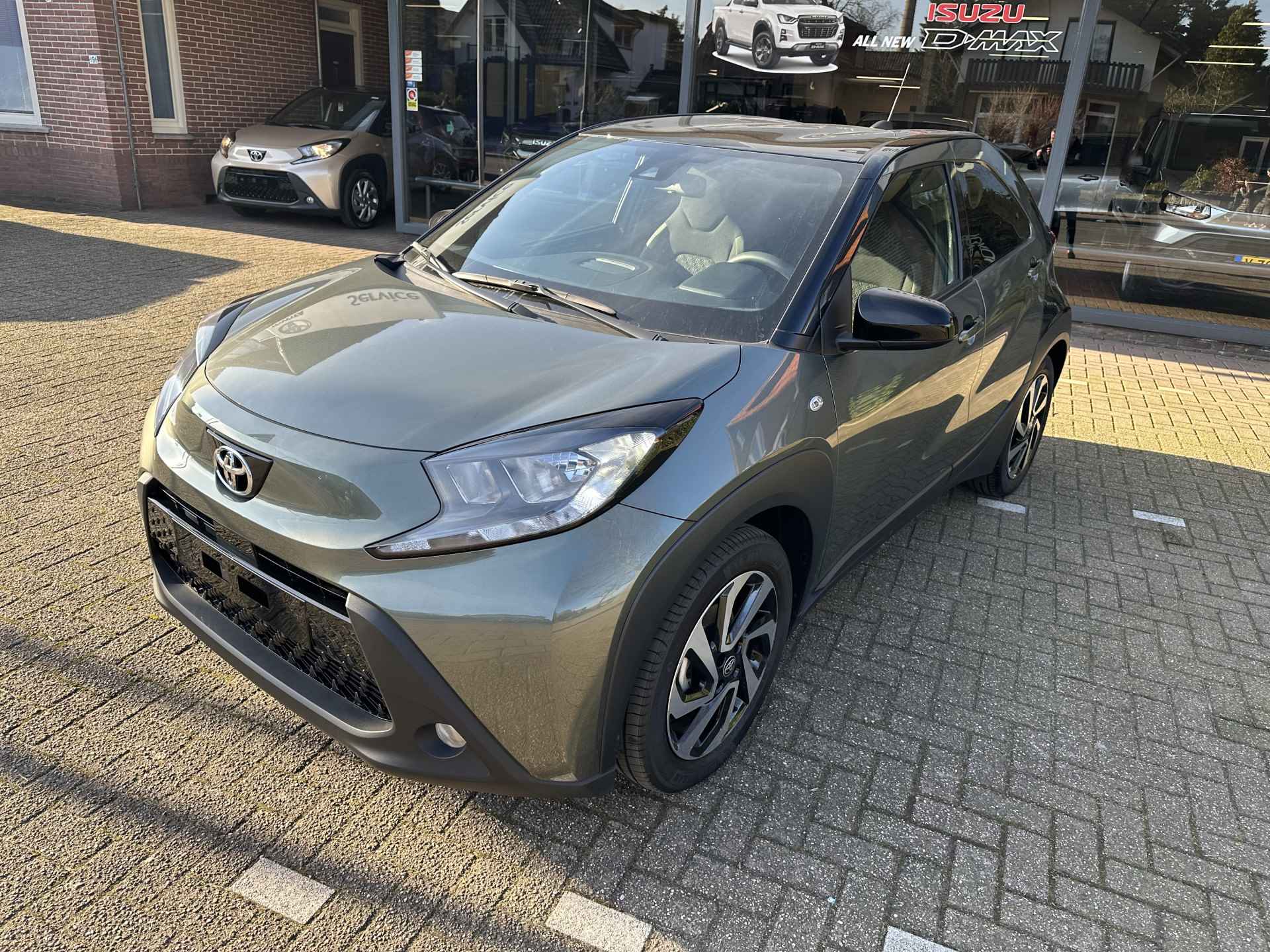 Toyota Aygo X 1.0 VVT-i Pulse Automaat Bi-tone / lichtmetalen velgen / Apple Carplay / Android Auto / parkeercamera / rijklaarprijs - 31/34