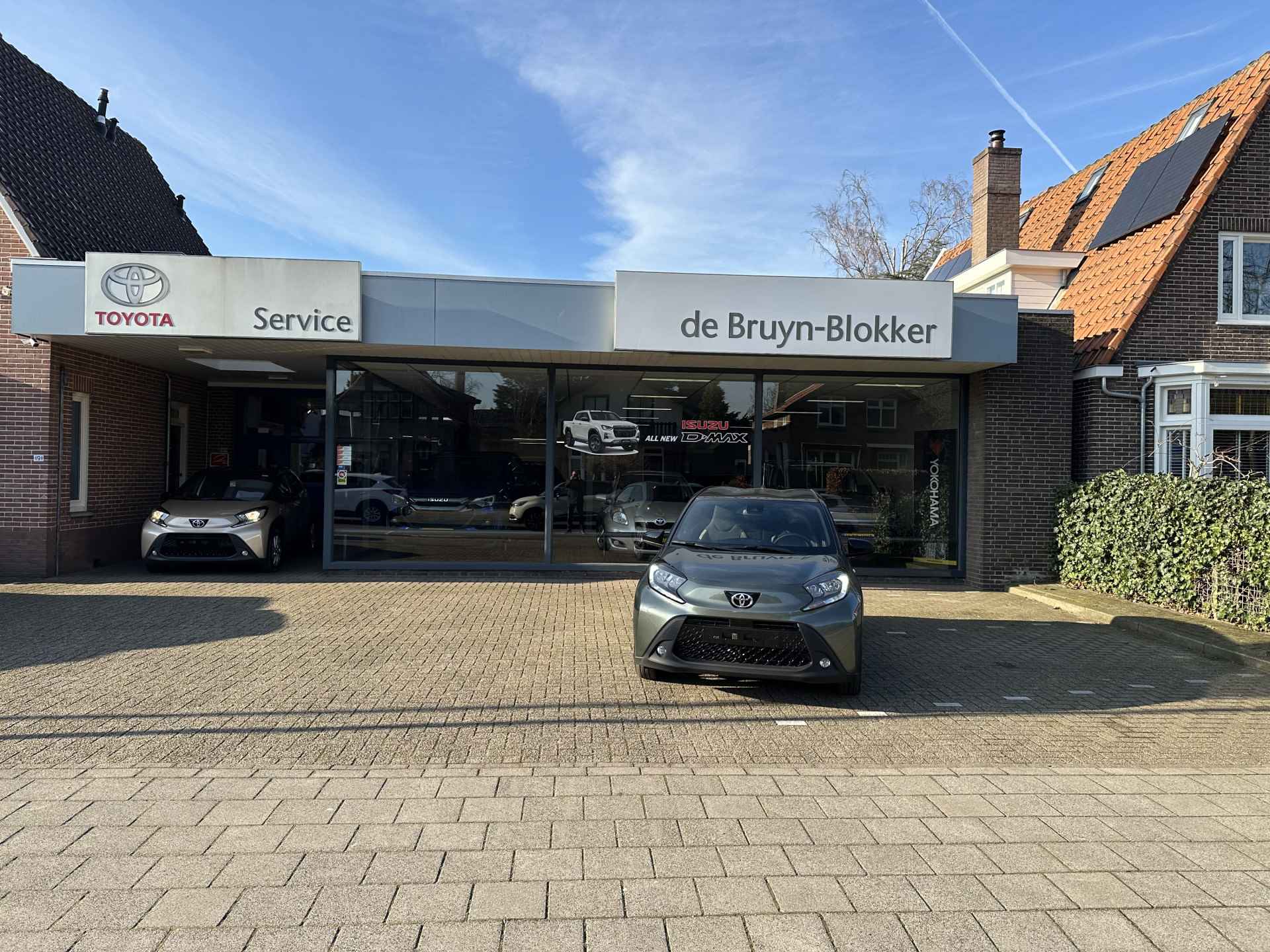 Toyota Aygo X 1.0 VVT-i Pulse Automaat Bi-tone / lichtmetalen velgen / Apple Carplay / Android Auto / parkeercamera / rijklaarprijs - 32/34