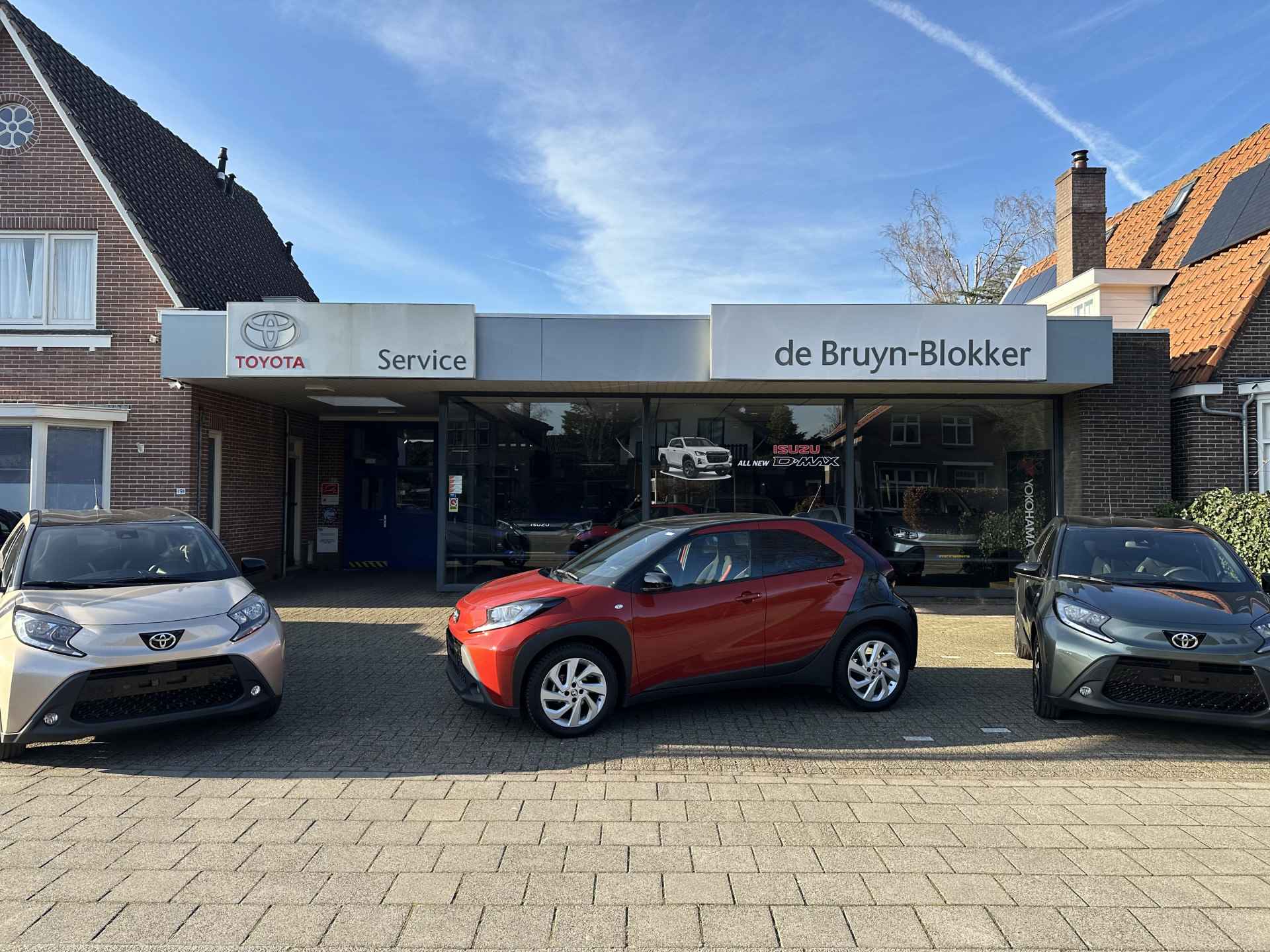 Toyota Aygo X 1.0 VVT-i Pulse Automaat Bi-tone / lichtmetalen velgen / Apple Carplay / Android Auto / parkeercamera / rijklaarprijs - 33/34