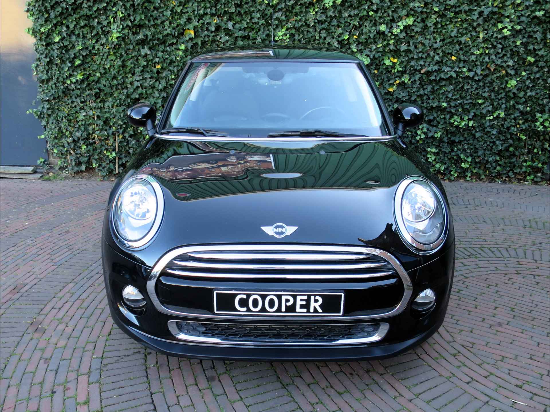 MINI Cooper 1.5 Chili F56 met Navi, Keyless entry, PDC en 17" - 4/39