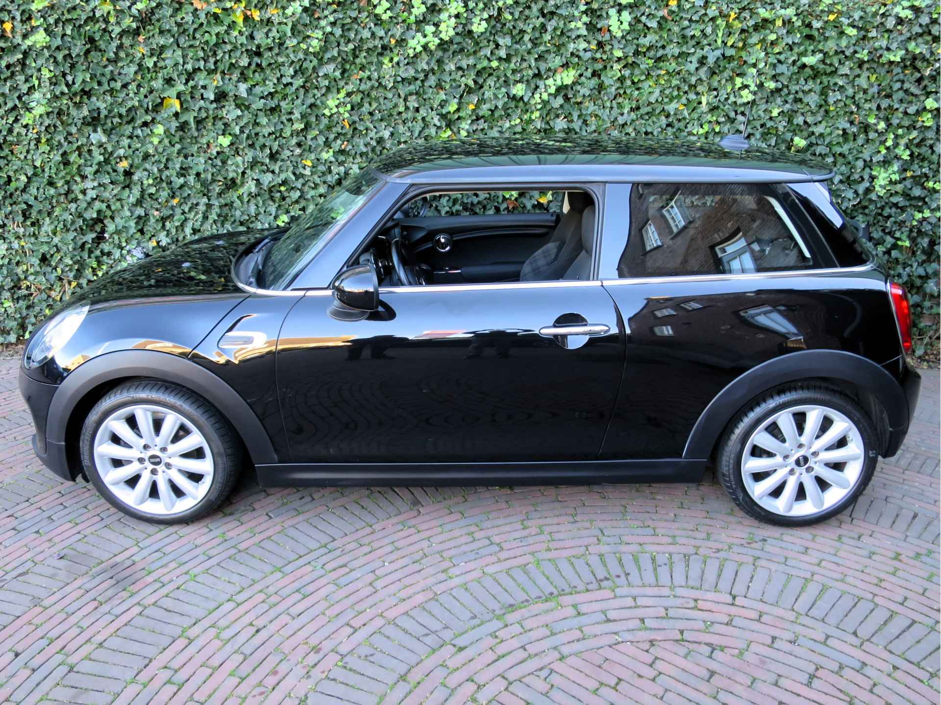 MINI Cooper 1.5 Chili F56 met Navi, Keyless entry, PDC en 17" - 6/39