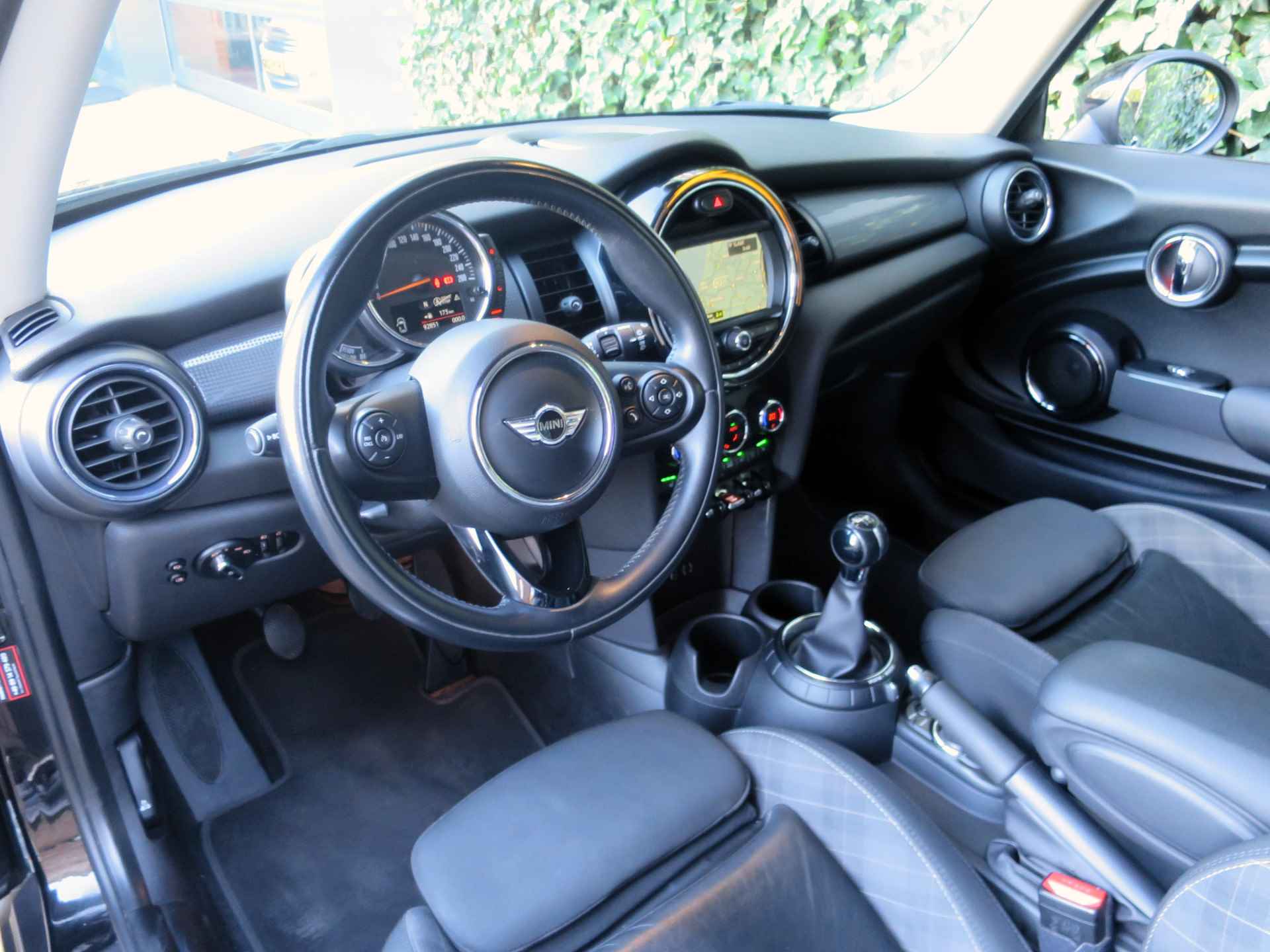 MINI Cooper 1.5 Chili F56 met Navi, Keyless entry, PDC en 17" - 10/39