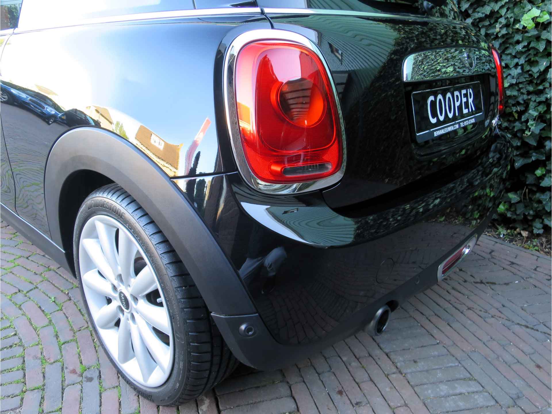 MINI Cooper 1.5 Chili F56 met Navi, Keyless entry, PDC en 17" - 27/39