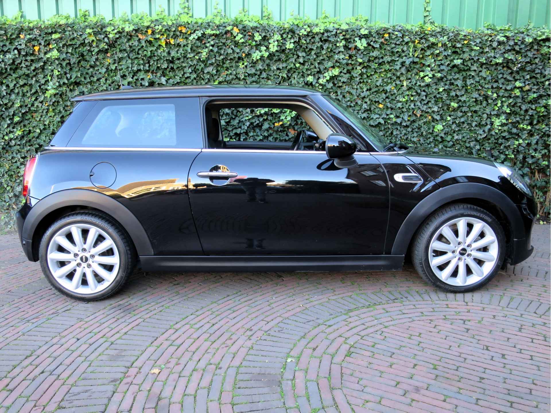 MINI Cooper 1.5 Chili F56 met Navi, Keyless entry, PDC en 17" - 34/39