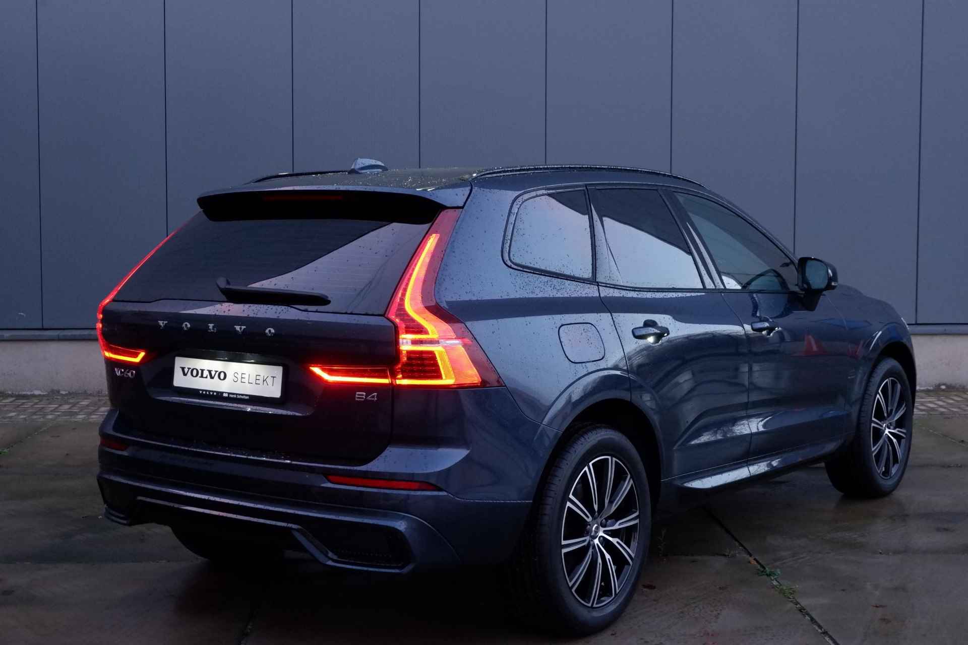 Volvo XC60 B4 Plus Dark Mild Hybrid Diesel, Google Navigatie, Lederen bekleding, Stoelverwarming, - 2/19