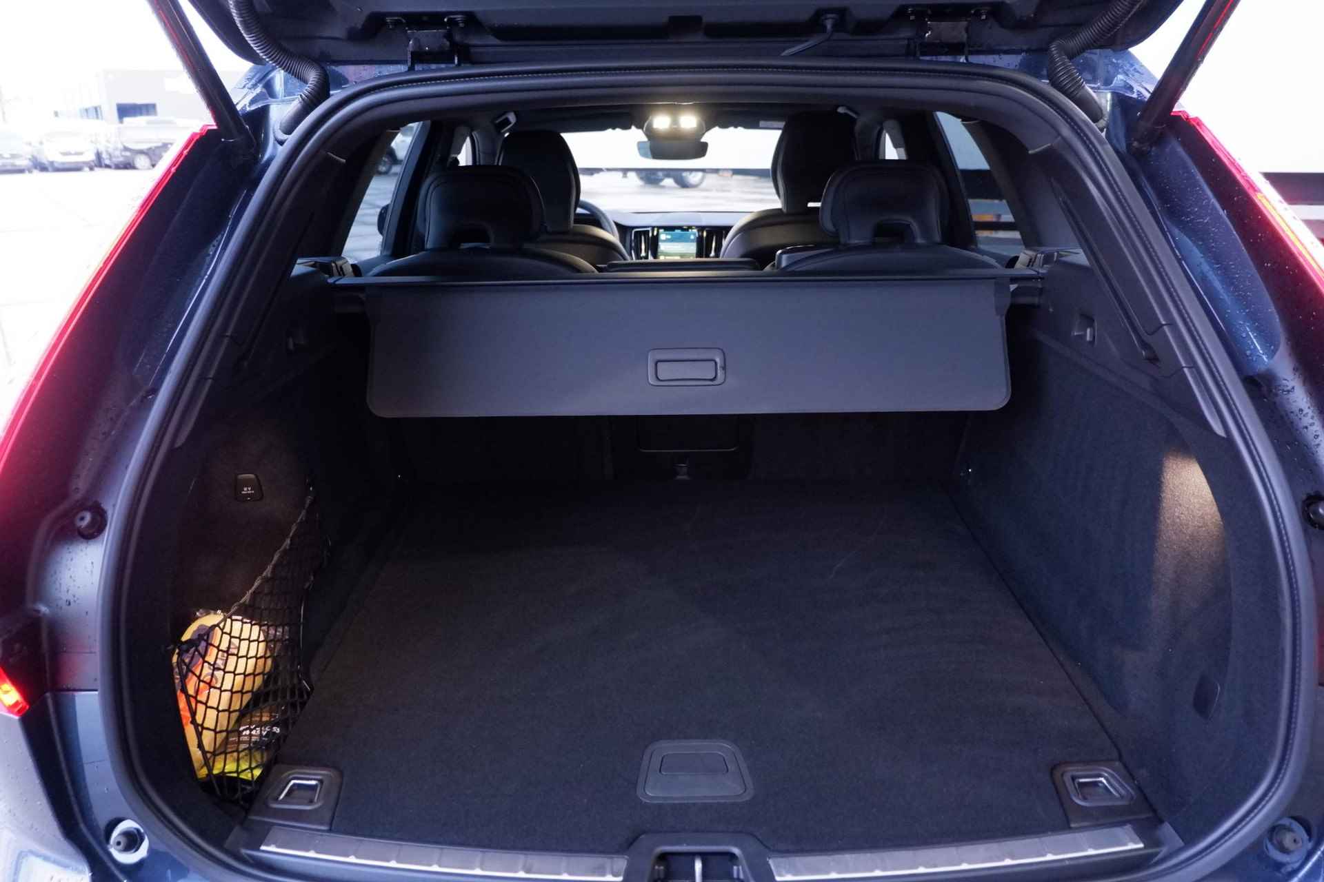 Volvo XC60 B4 Plus Dark Mild Hybrid Diesel, Google Navigatie, Lederen bekleding, Stoelverwarming, - 17/19