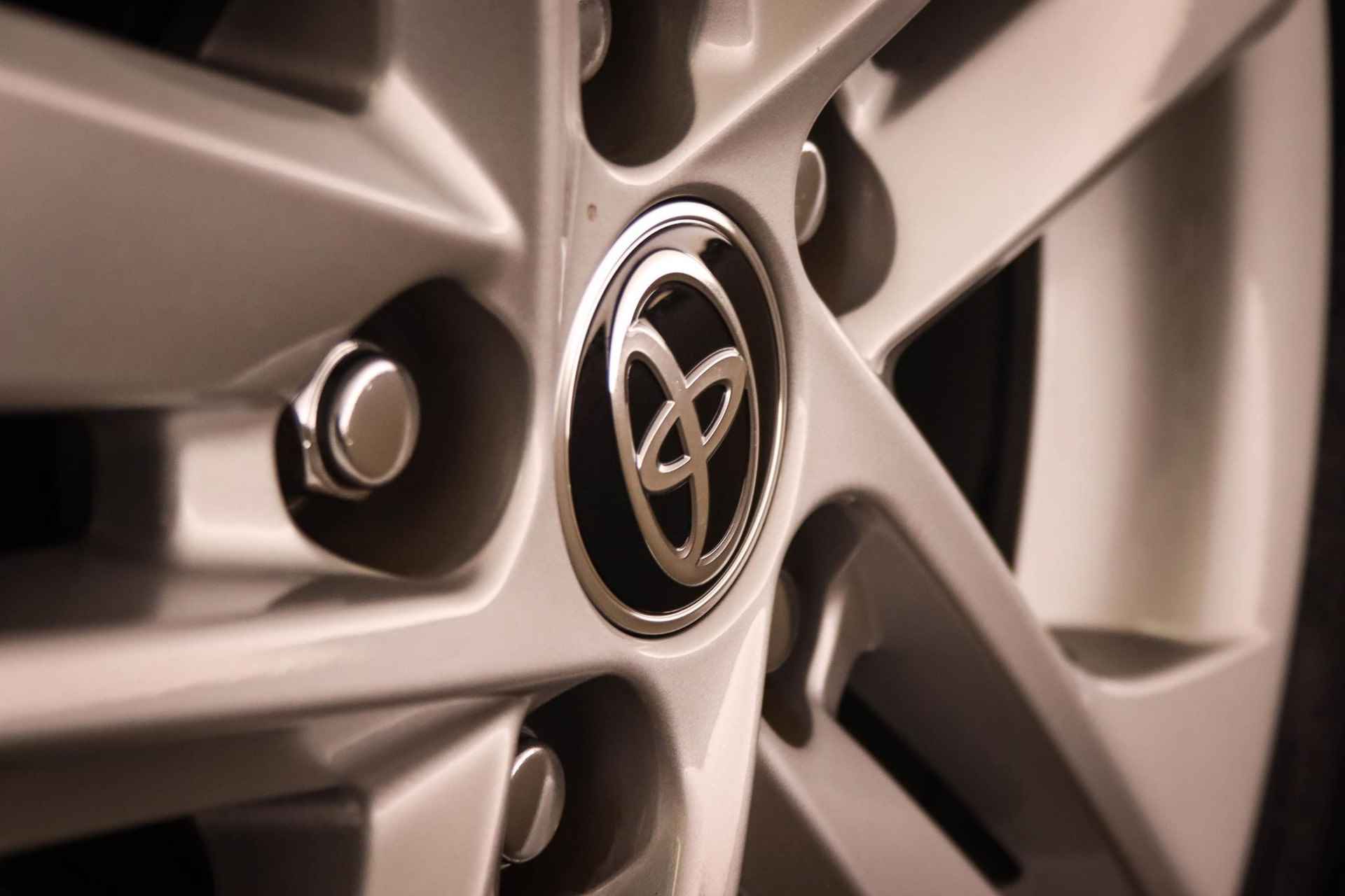 Toyota Corolla 1.8 Hybrid Business | LED | CLIMA | STUURWIELVERWARMING | ACC | DAB | APPLE | CAMERA | 16" - 20/47