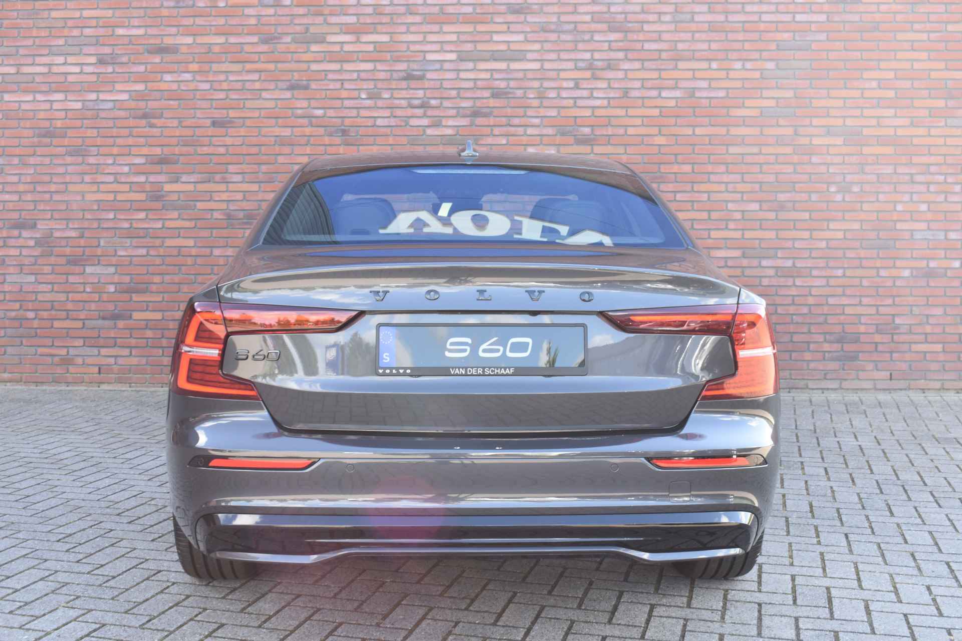 Volvo S60 Recharge T6 AWD 350PK Plus Dark € 4.400 Voorraadkorting / LONG RANGE / NIEUW / DIRECT LEVERBAAR / 360 Camera / H&K Audio / Black Pack / Stoel & Stuurw. Verw. / - 27/27