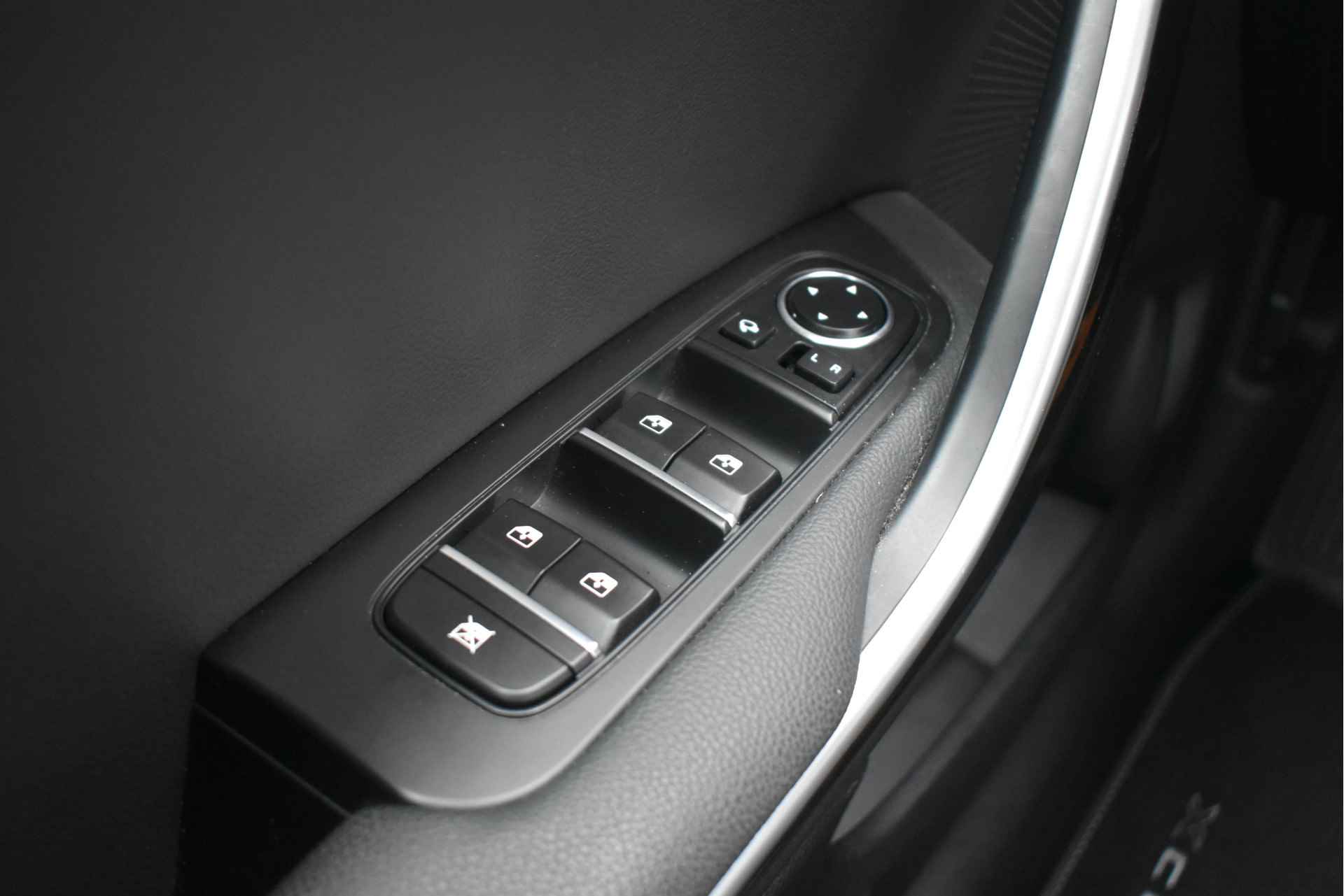 Kia Xceed 1.6 GDi PHEV DynamicPlusLine 140pk | Navigatie 3D | Camera | Stoelverwarming | Half-Leder | Keyless-Entry | Apple Carplay | Andr - 18/37