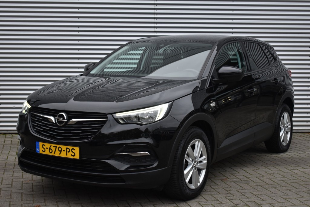 OPEL Grandland X 1.2 TURBO AUT. / NAVI / P.CAMERA / APPLE CARPLAY / PDC V+A