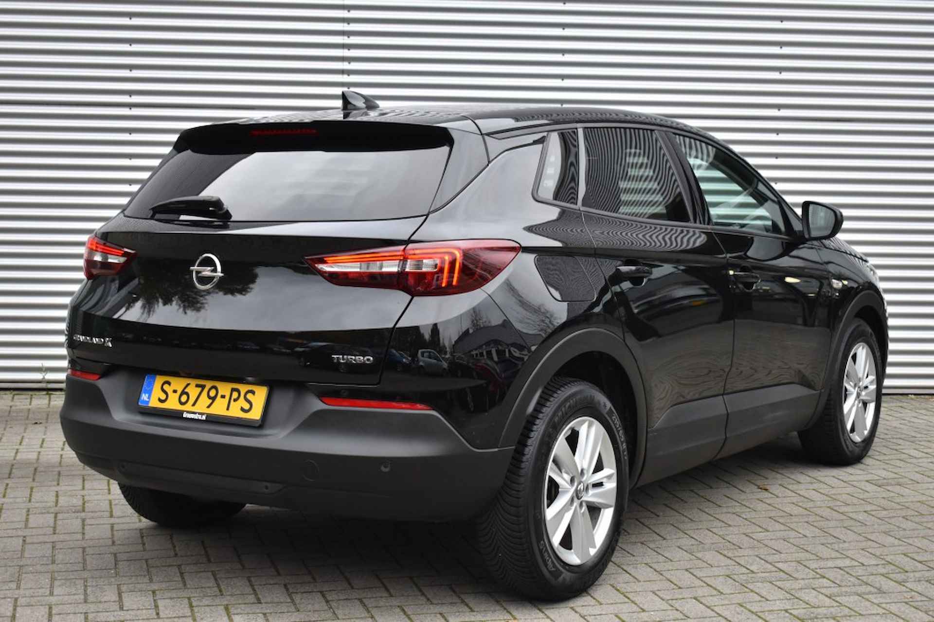 OPEL Grandland X 1.2 TURBO AUT. / NAVI / P.CAMERA / APPLE CARPLAY / PDC V+A - 3/41