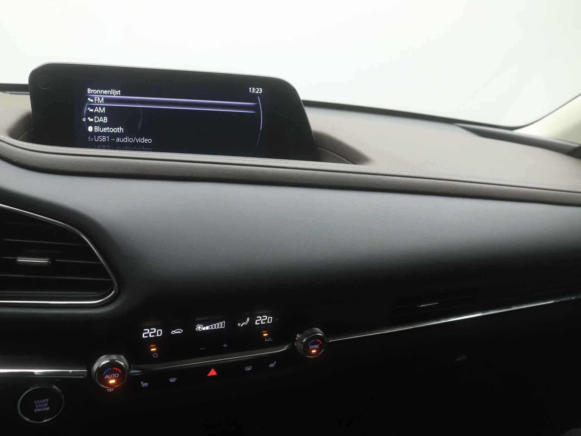 Mazda CX-30 2.0 e-SkyActiv-X Luxury i-Activesense automaat : dealer onderhouden en 24 maanden verlengde garantie - 31/48