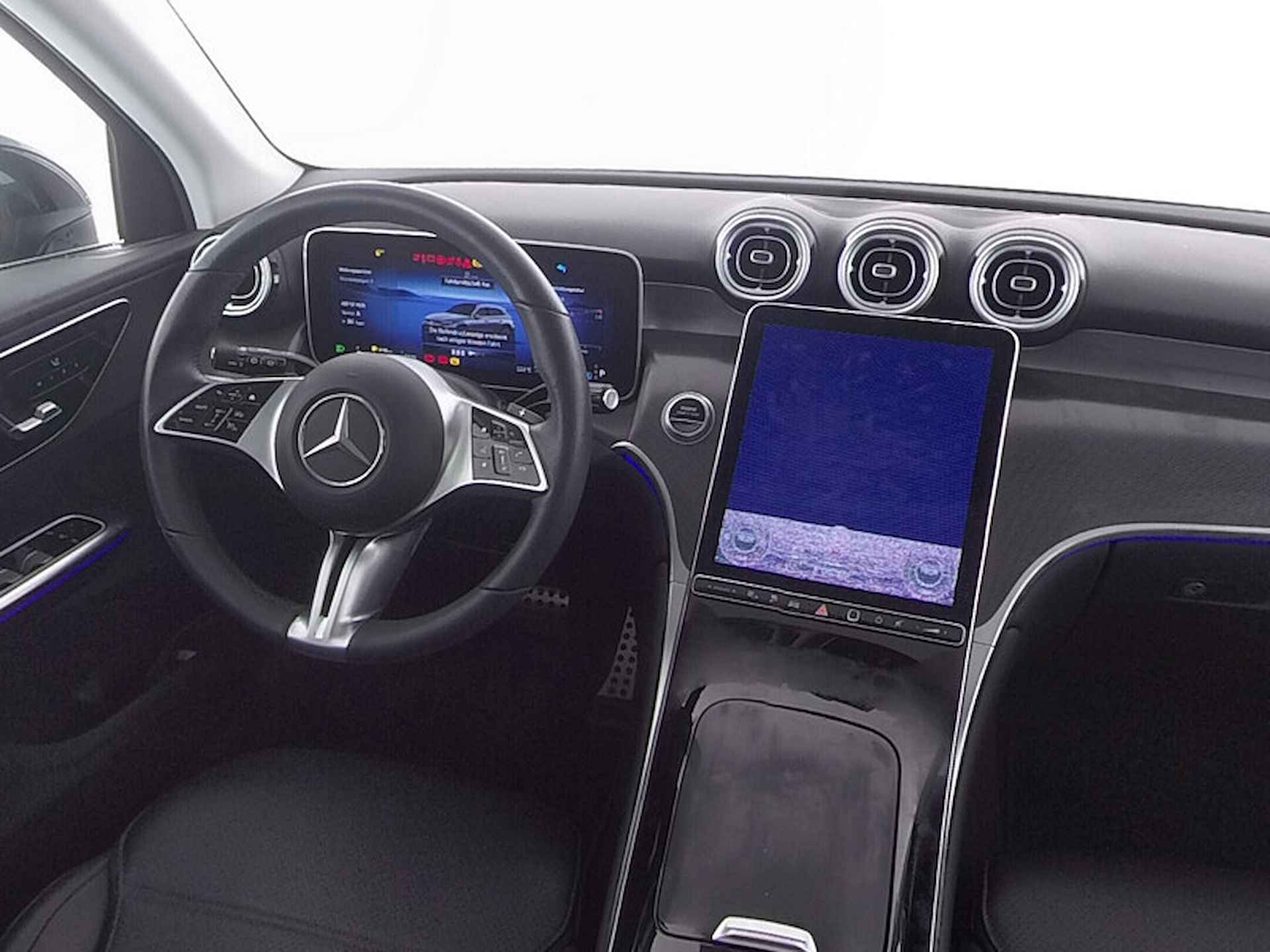 Mercedes-Benz GLC 300e 4-Matic Luxury Line | Trekhaak | Panoramadak | Adaptive Cruise | Stoelverwarming | Achtetuitrijcamera - 8/11