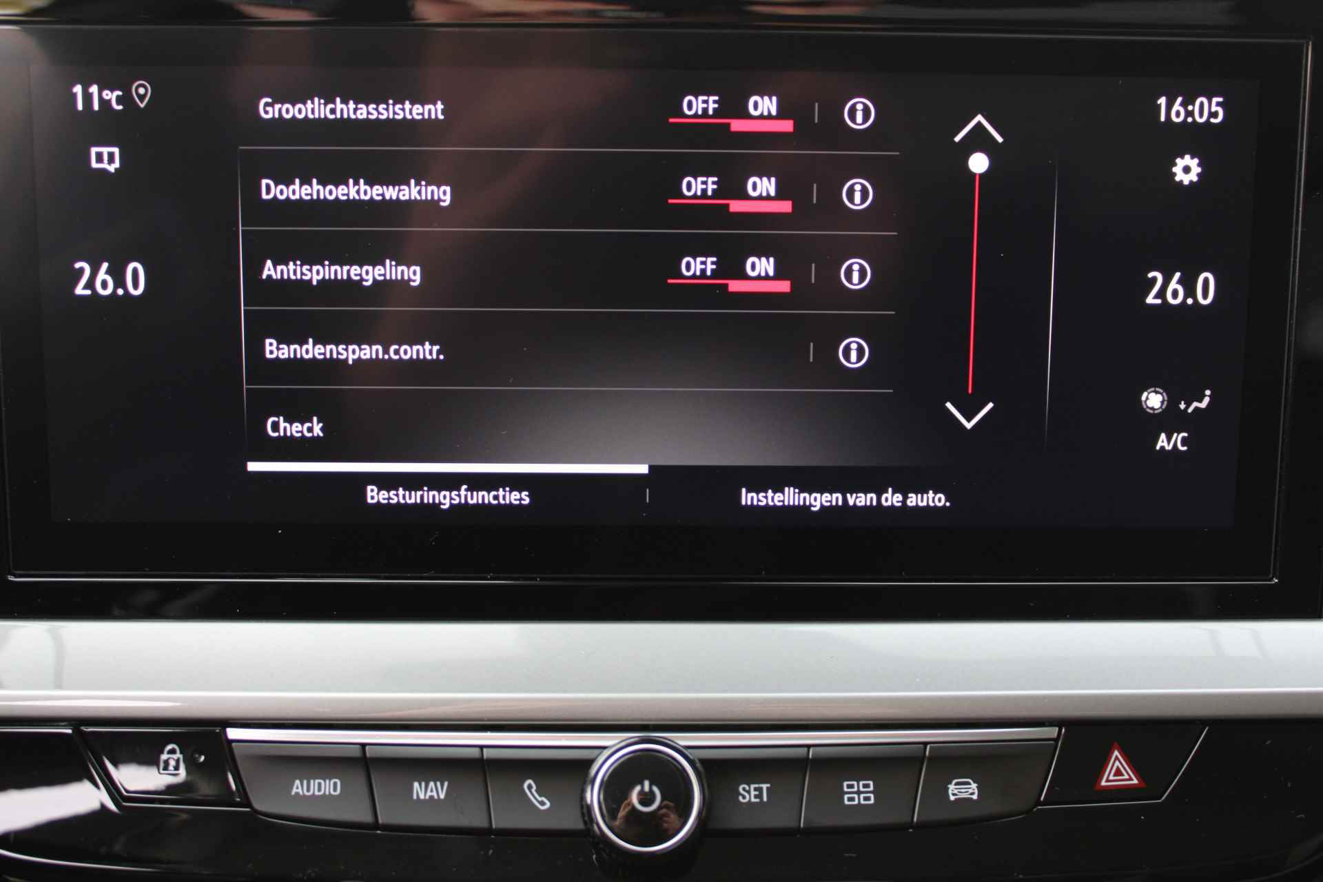 Opel Mokka 1.2 T. GS-Line 101 pk / DEMO DEAL / Navigatie /  Camera / Dode Hoek / Carplay / 17'' LMV / '' vraag een vrijblijvende offerte aan '' - 26/30