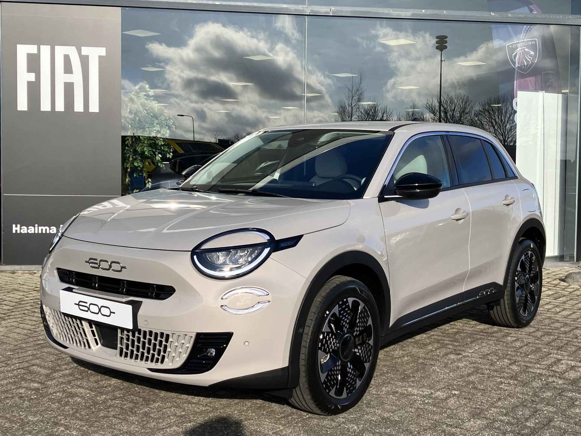 Fiat 600 1.2 Hybrid 136 La Prima | VOORRAAD | Elektr. achterklep | Massagestoelen | Navigatie | Achteruitrijcamera | Lederen bekleding | Parkeersensoren - 9/30