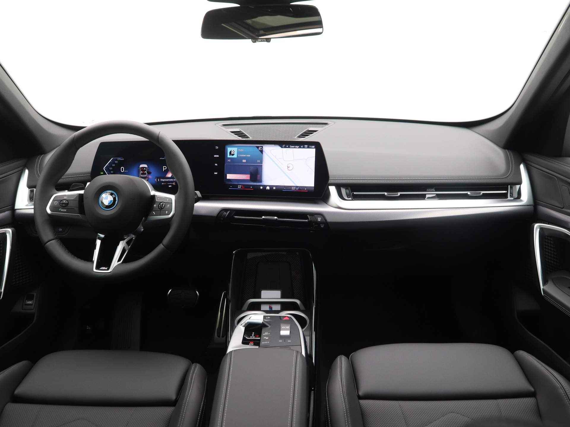 BMW iX1 xDrive30 Launch Edition - 13/22