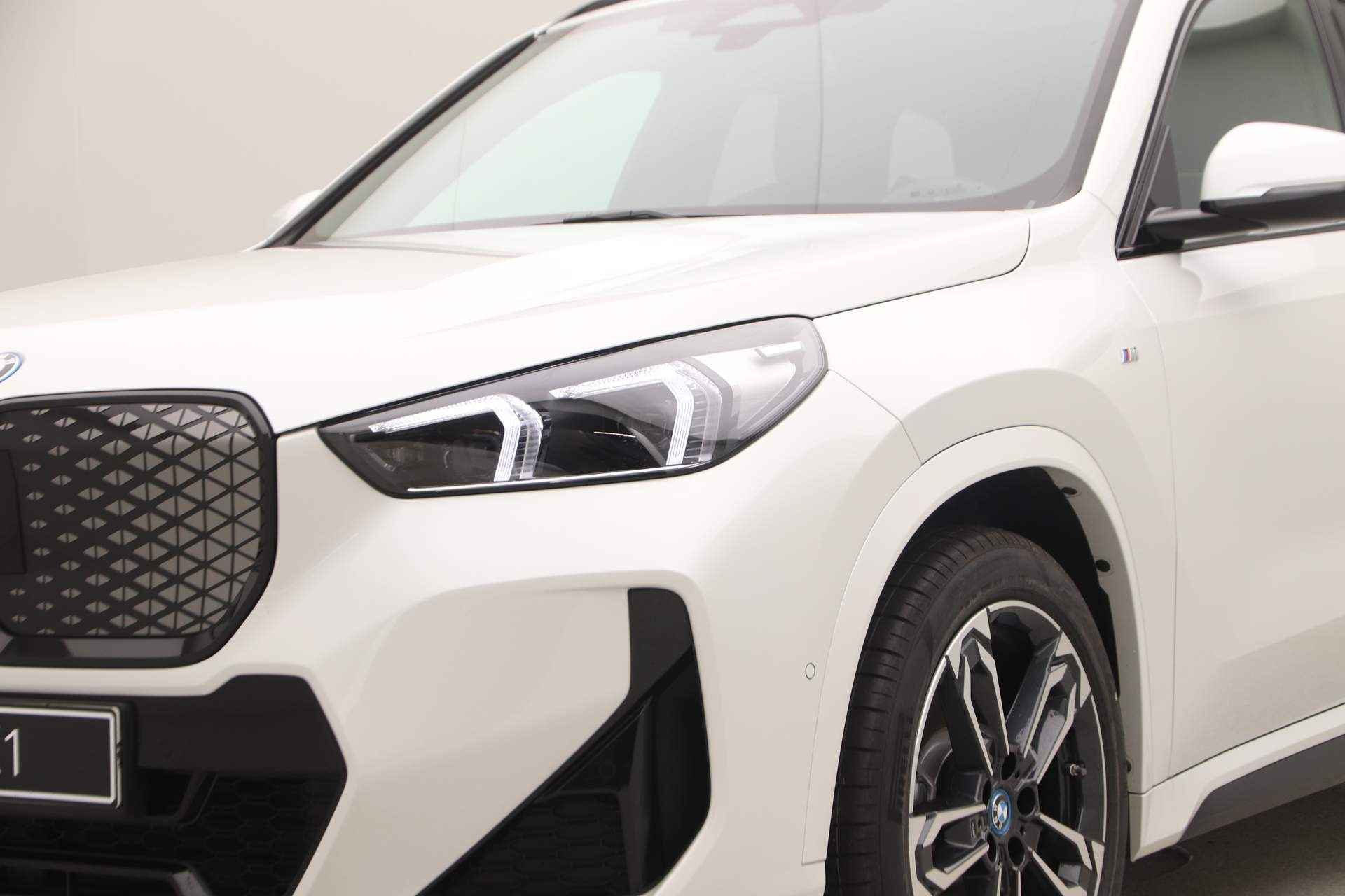 BMW iX1 xDrive30 Launch Edition - 19/22