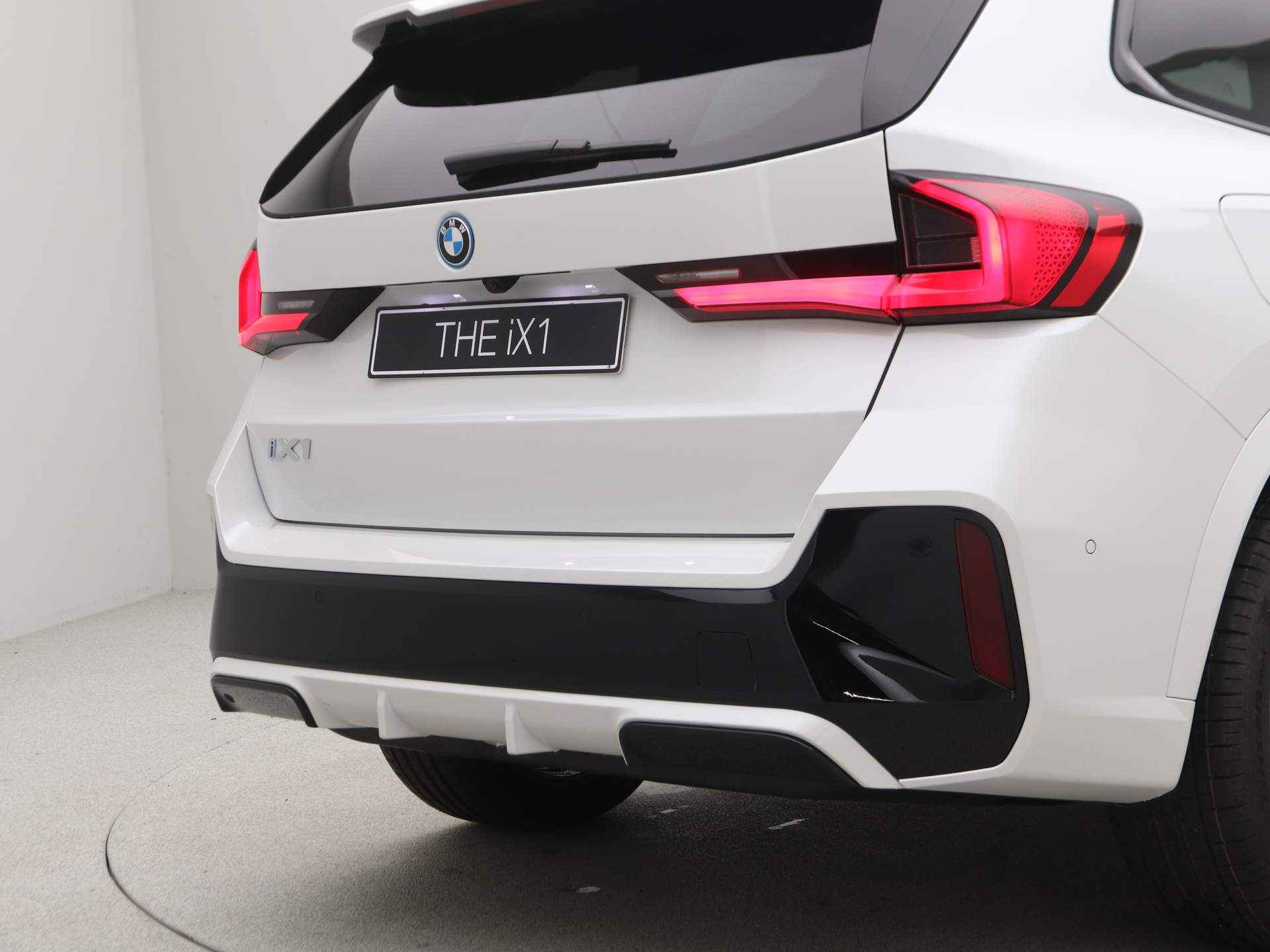 BMW iX1 xDrive30 Launch Edition - 21/22