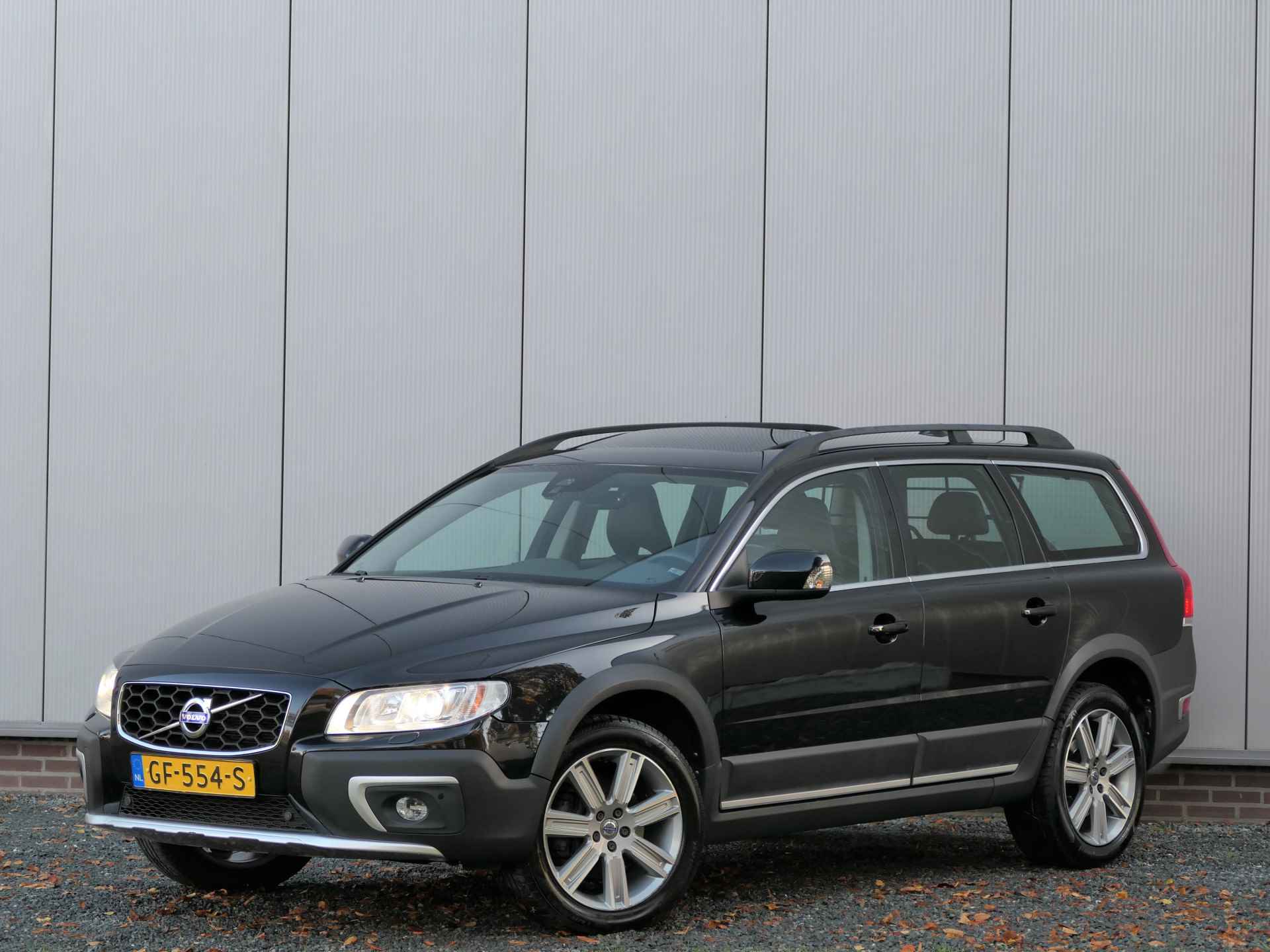 Volvo XC70 T5 AUT FWD Nordic+ Schuifdak / Navi / Xenon / Bluetooth - 1/21