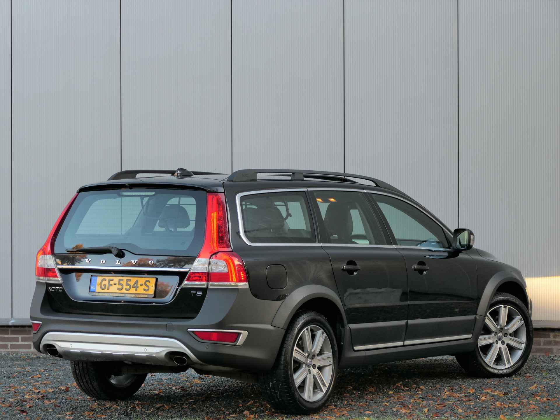 Volvo XC70 T5 AUT FWD Nordic+ Schuifdak / Navi / Xenon / Bluetooth - 3/21