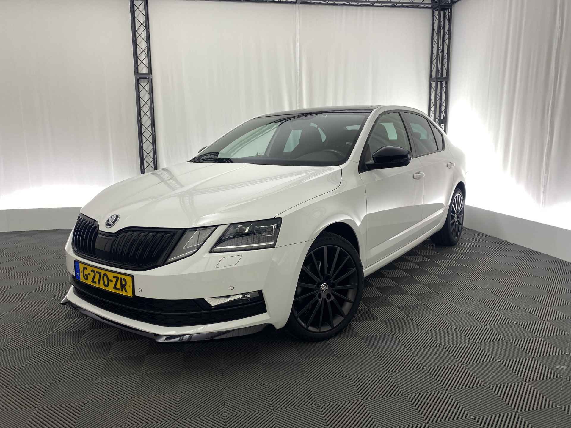 Škoda Octavia 1.5 TSI Sport Business Automaat | Apple Carplay | Navi | PDC | ACC| DAB | Pano-Dak | - 2/40