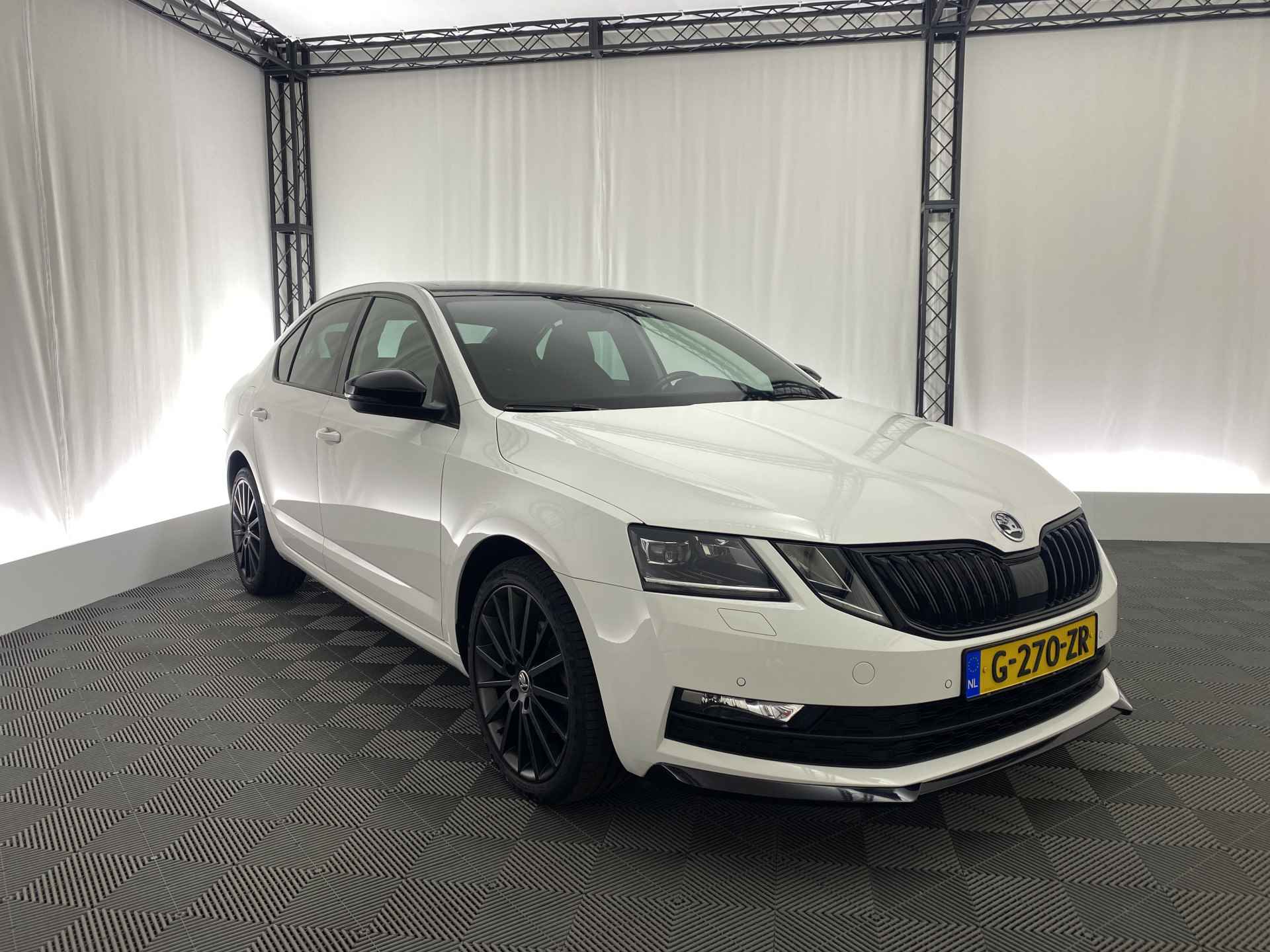 Škoda Octavia 1.5 TSI Sport Business Automaat | Apple Carplay | Navi | PDC | ACC| DAB | Pano-Dak | - 4/40