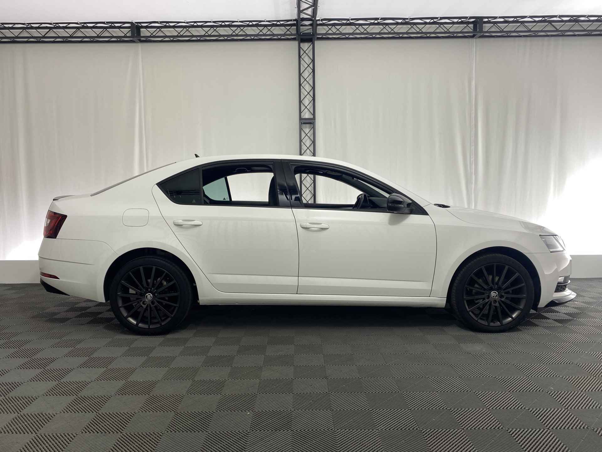 Škoda Octavia 1.5 TSI Sport Business Automaat | Apple Carplay | Navi | PDC | ACC| DAB | Pano-Dak | - 5/40