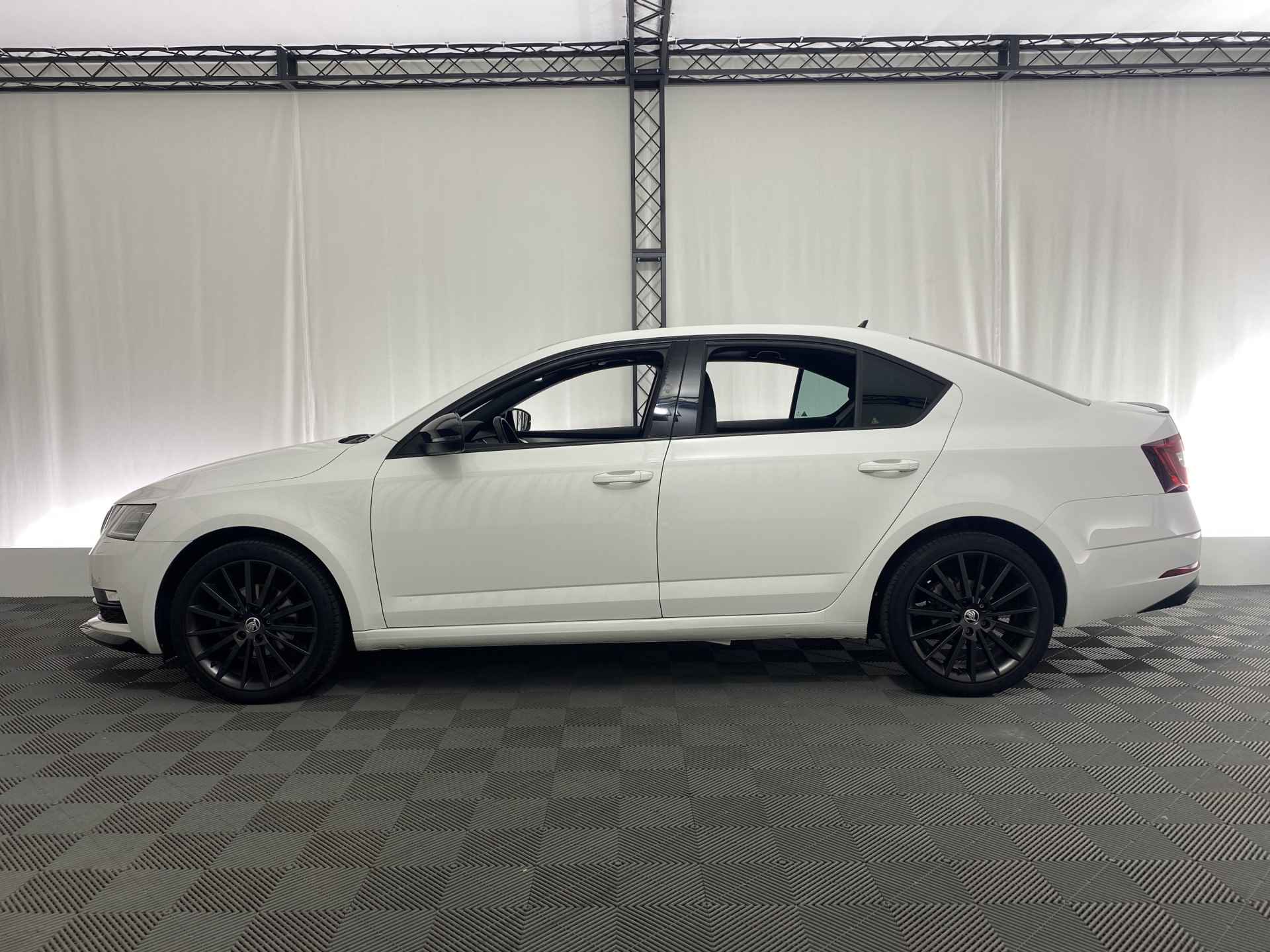 Škoda Octavia 1.5 TSI Sport Business Automaat | Apple Carplay | Navi | PDC | ACC| DAB | Pano-Dak | - 9/40