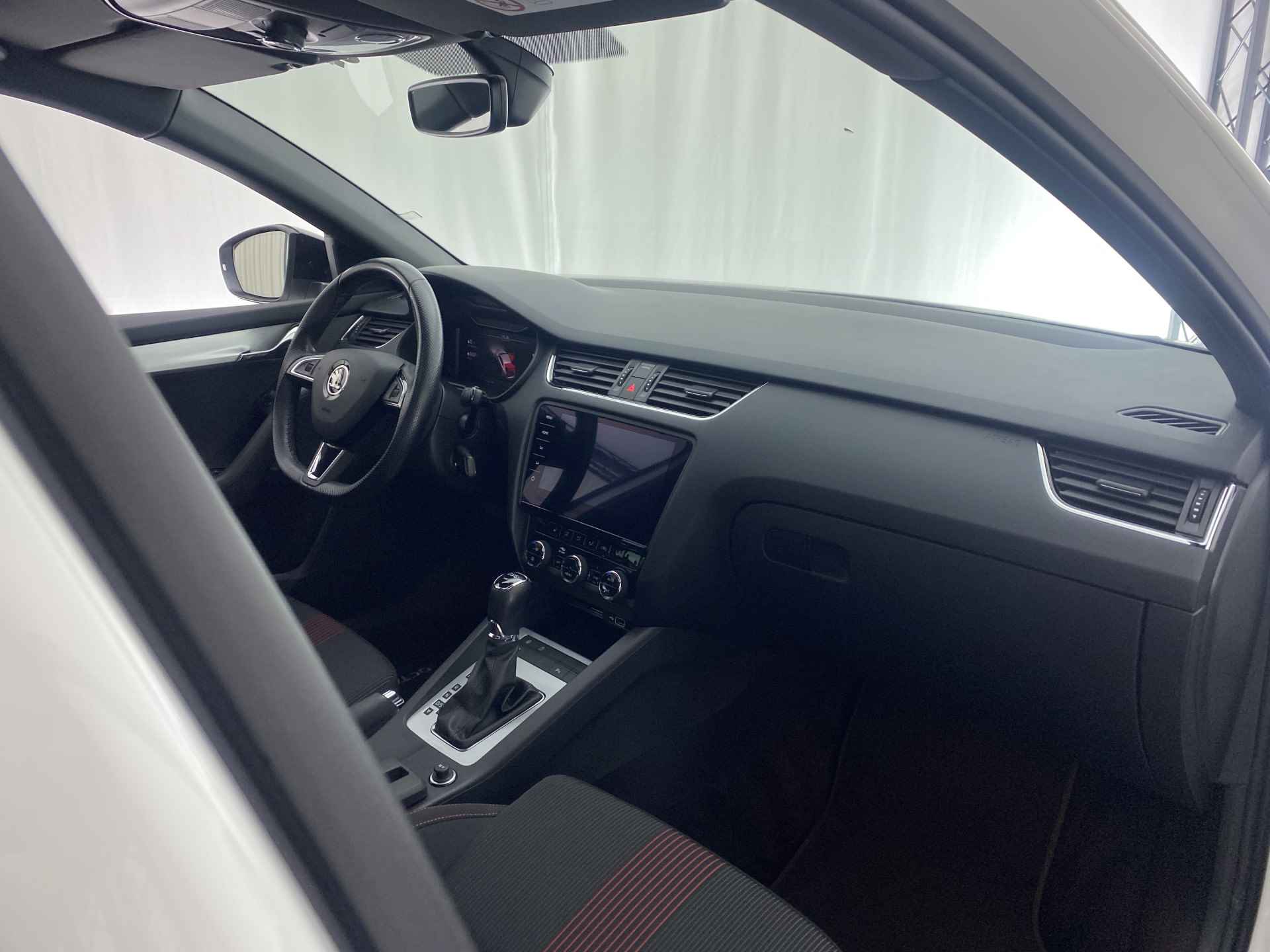 Škoda Octavia 1.5 TSI Sport Business Automaat | Apple Carplay | Navi | PDC | ACC| DAB | Pano-Dak | - 13/40