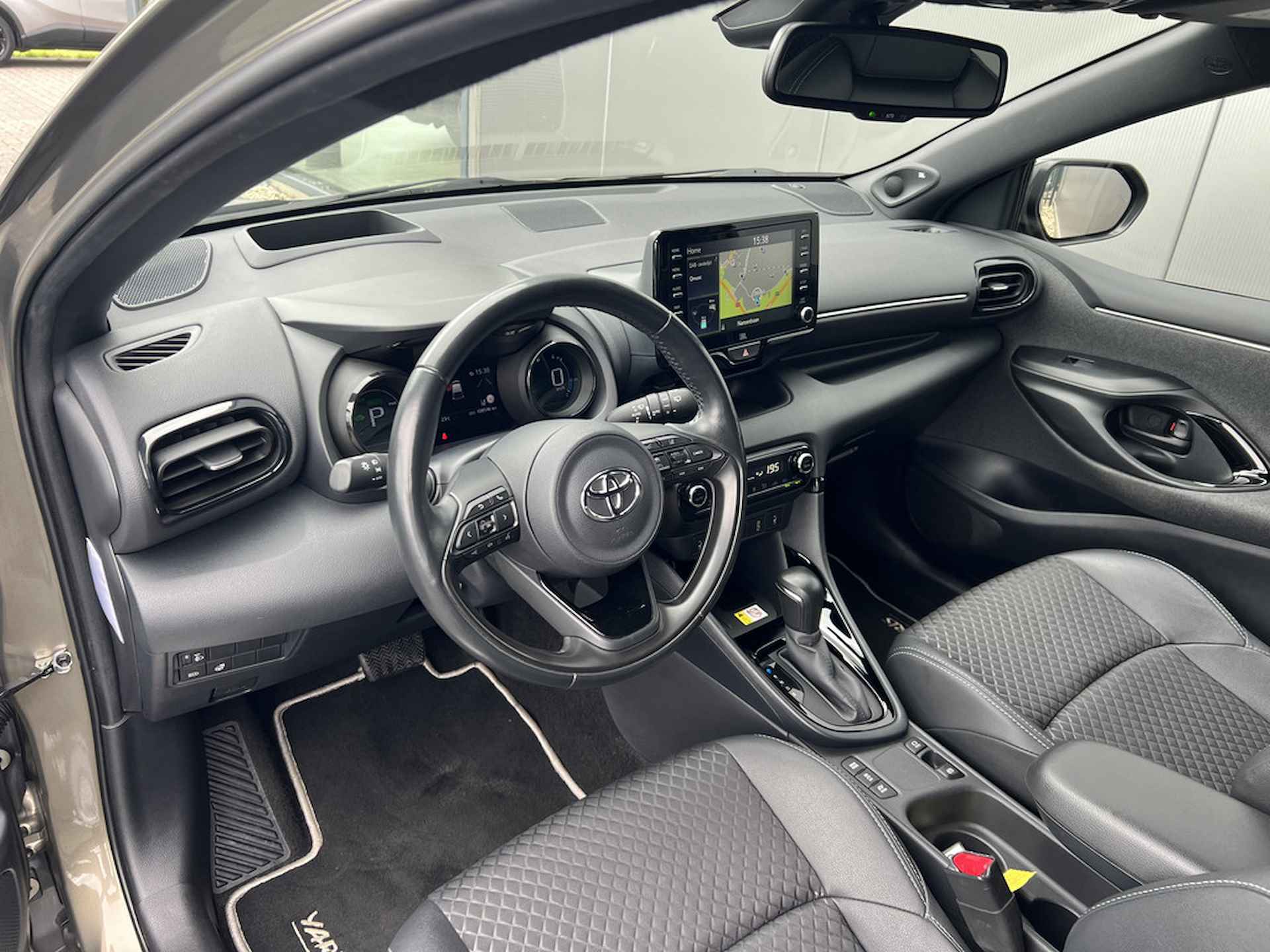 Toyota Yaris 1.5 Hybrid Executive Trekhaak NL auto | Dealeronderhouden | Pano - 7/39