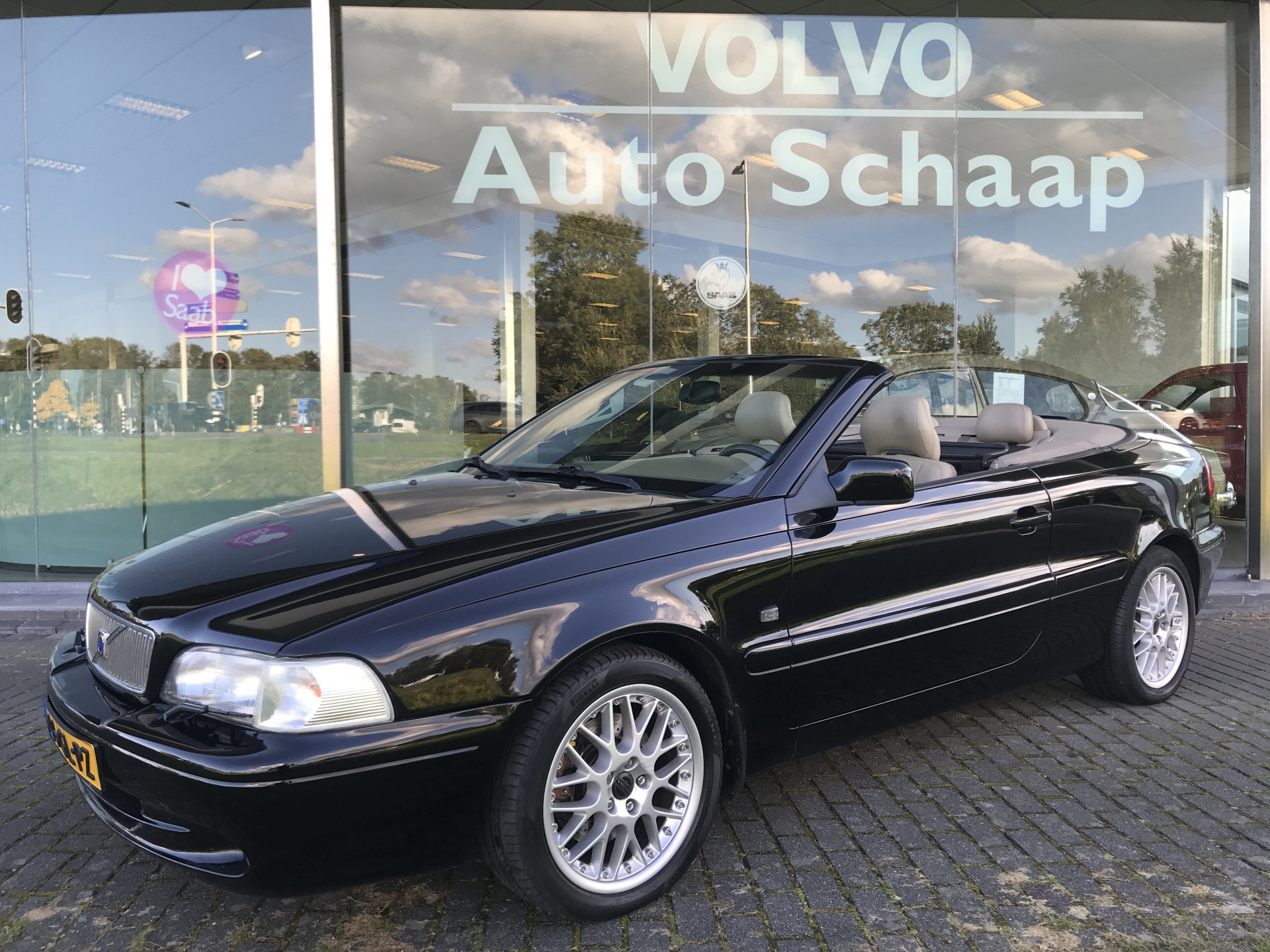 Volvo C70 Convertible 2.3 T5 Prestige Automaat | Rijklaar incl garantie | Stoelverwarming Windschot Hout Park assist