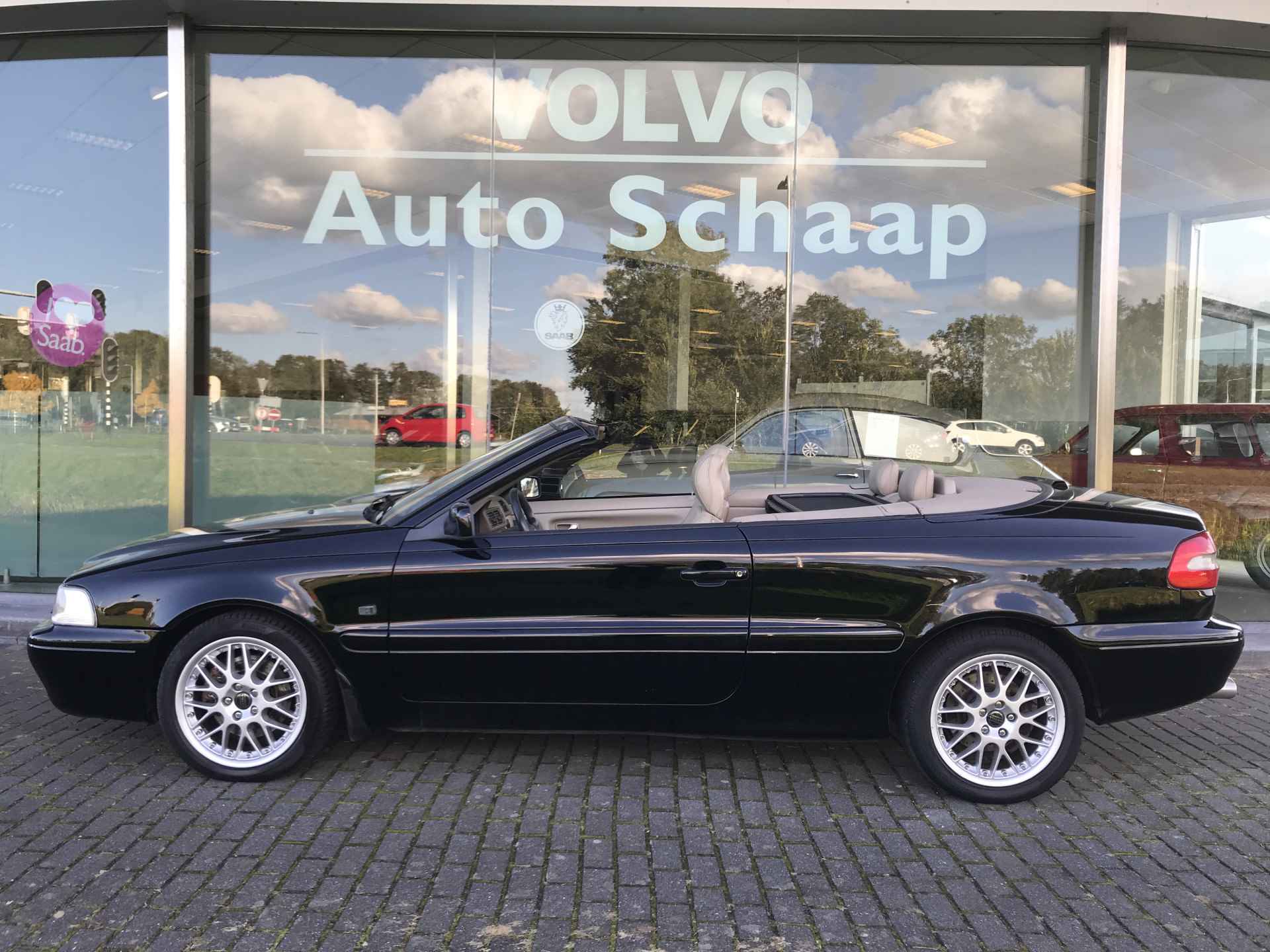 Volvo C70 Convertible 2.3 T5 Prestige Automaat | Rijklaar incl garantie | Stoelverwarming Windschot Hout Park assist - 2/36