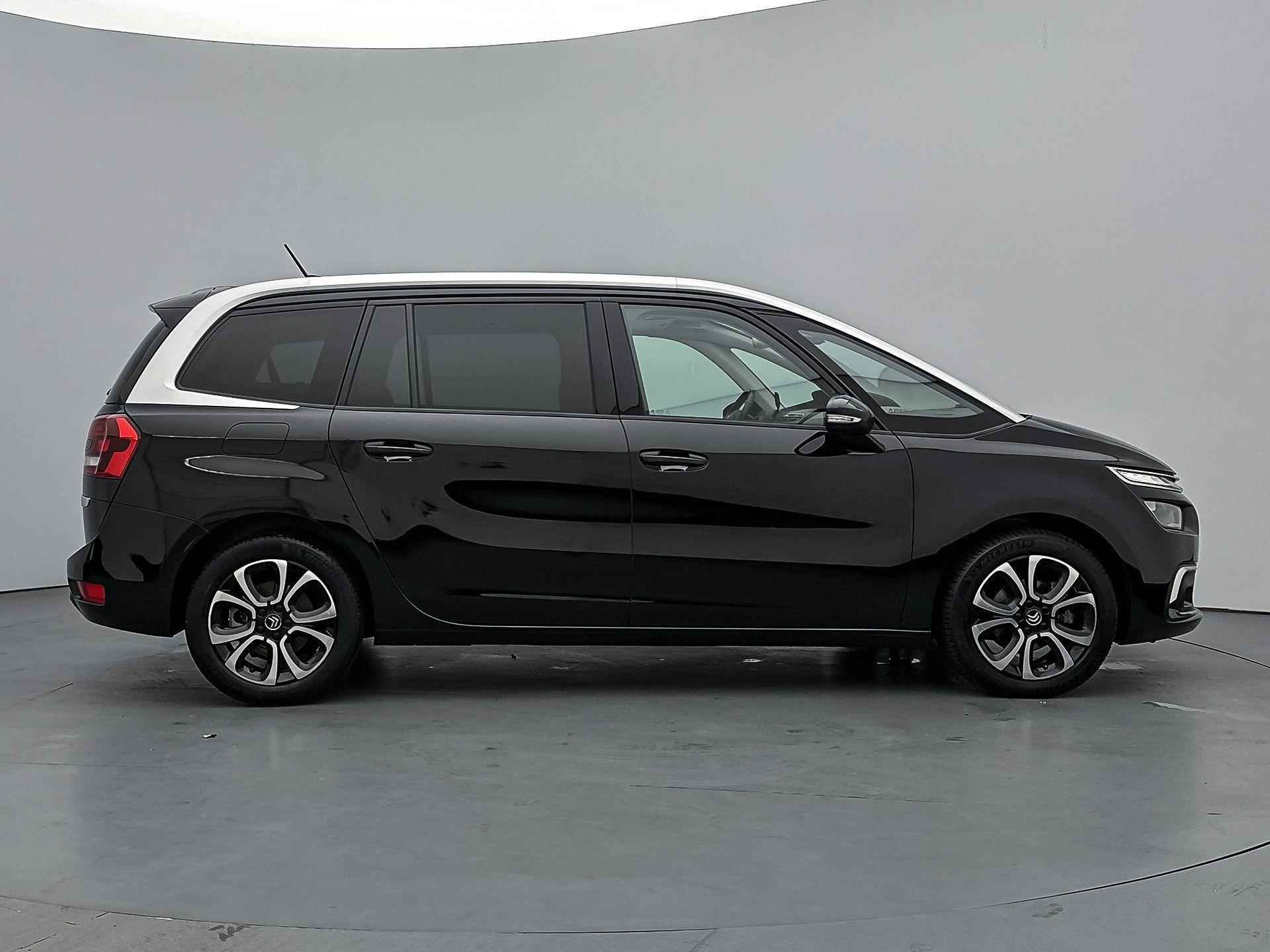 Citroen Grand C4 SpaceTourer Shine 130 pk Automaat | Navigatie | Glazen Panoramadak | Achteruitrijcamera | Verwarmde Voorstoelen met Massagefunctie | Keyless Entry/Start | Trekhaak | Adaptieve Cruise Control | 17" Lichtmetalen Velgen | Apple Carplay/Android Auto | - 10/38