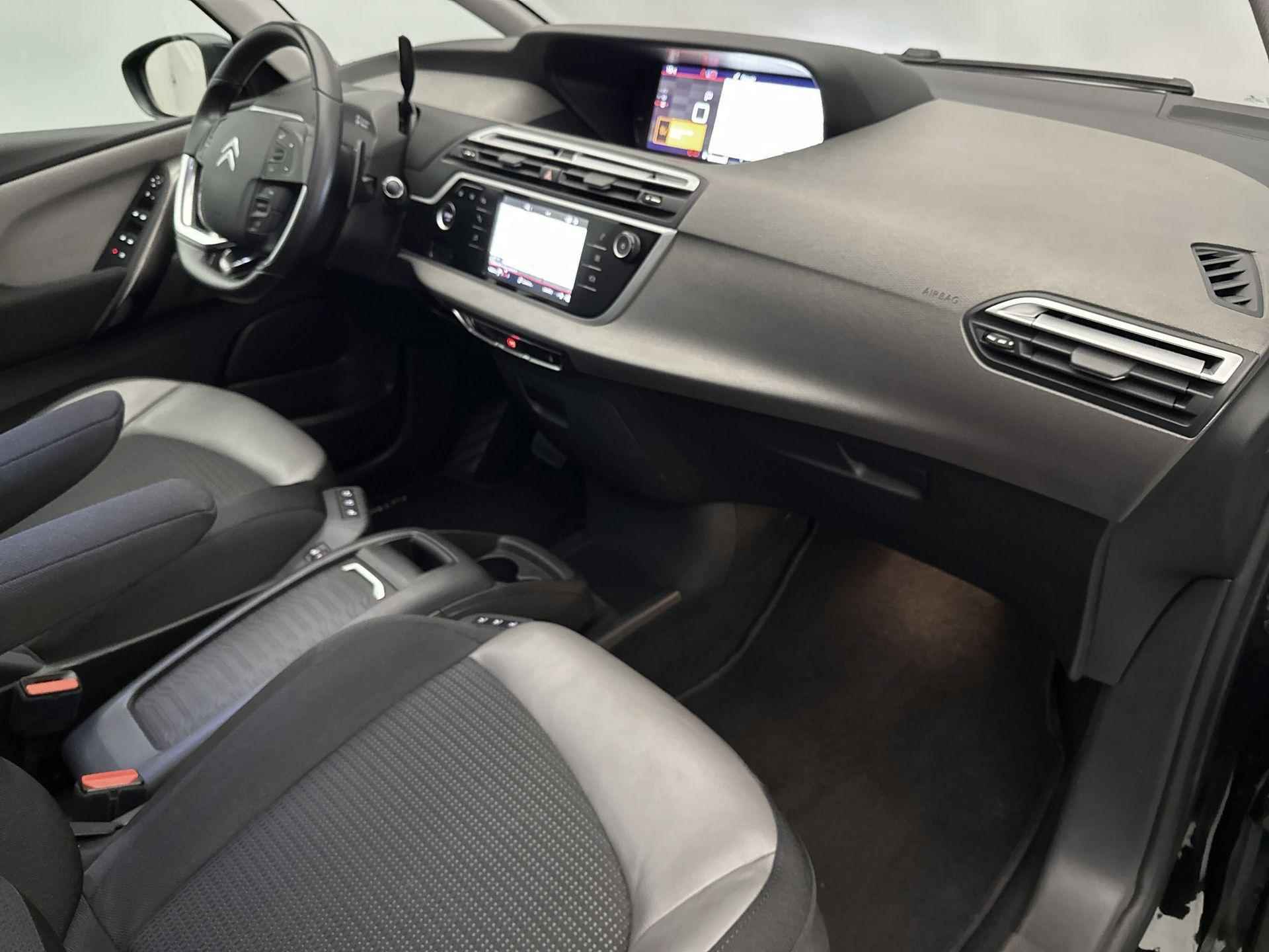 Citroen Grand C4 SpaceTourer Shine 130 pk Automaat | Navigatie | Glazen Panoramadak | Achteruitrijcamera | Verwarmde Voorstoelen met Massagefunctie | Keyless Entry/Start | Trekhaak | Adaptieve Cruise Control | 17" Lichtmetalen Velgen | Apple Carplay/Android Auto | - 14/38