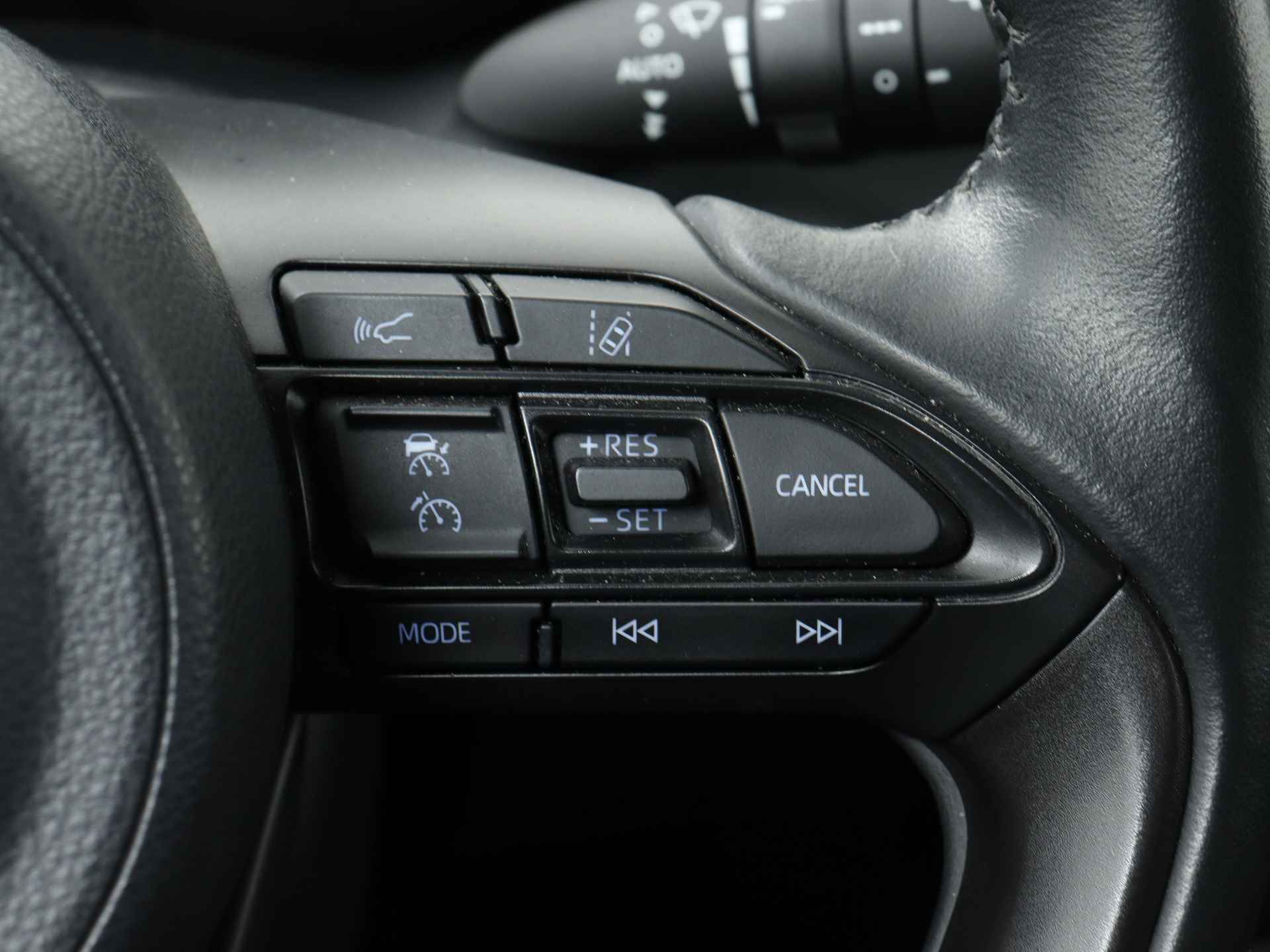Toyota Yaris 1.5 Hybrid Executive Limited | Head-up Display | Stuur-/Stoelverwarming | - 26/43
