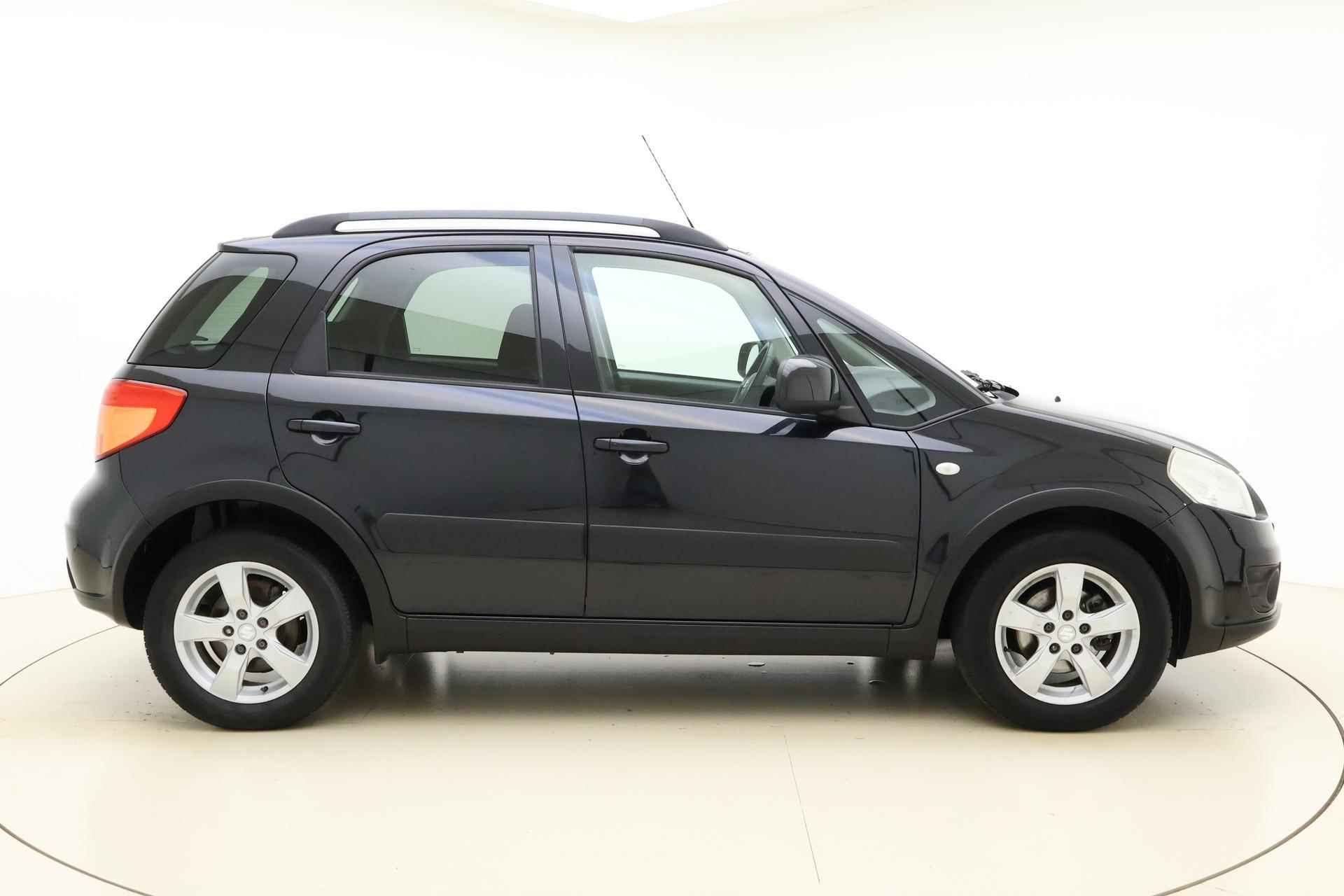 Suzuki SX4 1.6 Exclusive 120pk | Climate Control | Lichtmetalen Velgen | Stoelverwarming | Radio-CD | Weinig Kilometers | 1e Eigenaar - 10/26