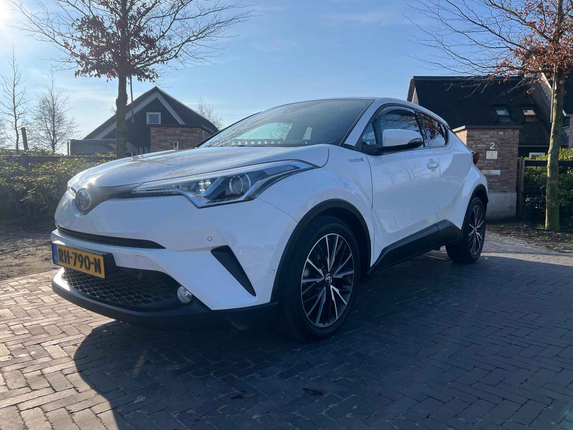 Toyota C-HR 1.8 Hybrid Executive | Navigatie | Camera | Stoelverwarming | NL-Auto | - 2/48